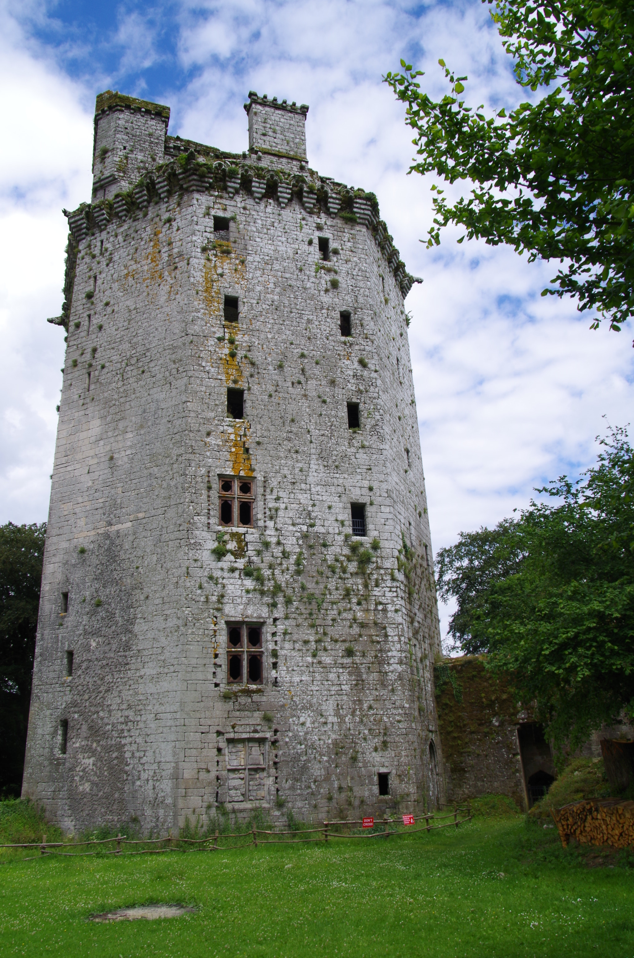 Pentax smc DA 18-270mm F3.5-6.3 ED SDM sample photo. Château de largoët photography