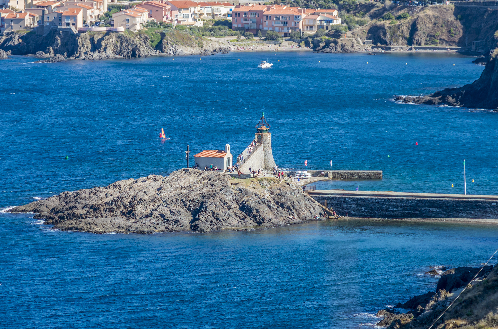 Pentax K-5 II + Pentax smc DA 55-300mm F4.0-5.8 ED sample photo. L'entrée du port de coullioure photography