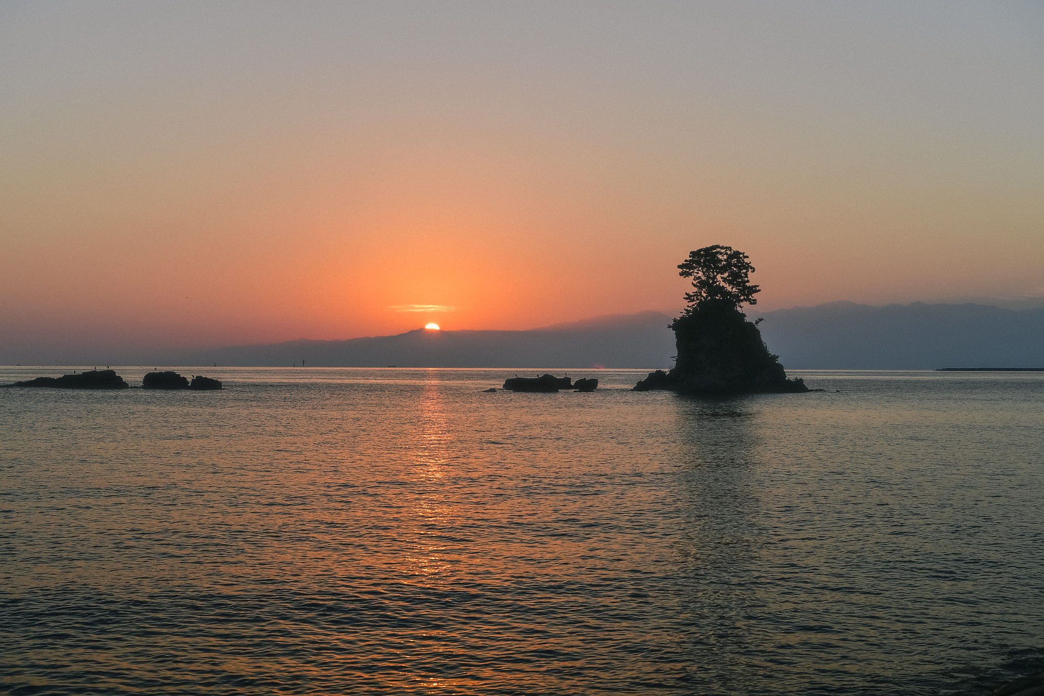 Nikon AF-S Nikkor 24-70mm F2.8E ED VR sample photo. The daybreak of the amaharashi bank photography