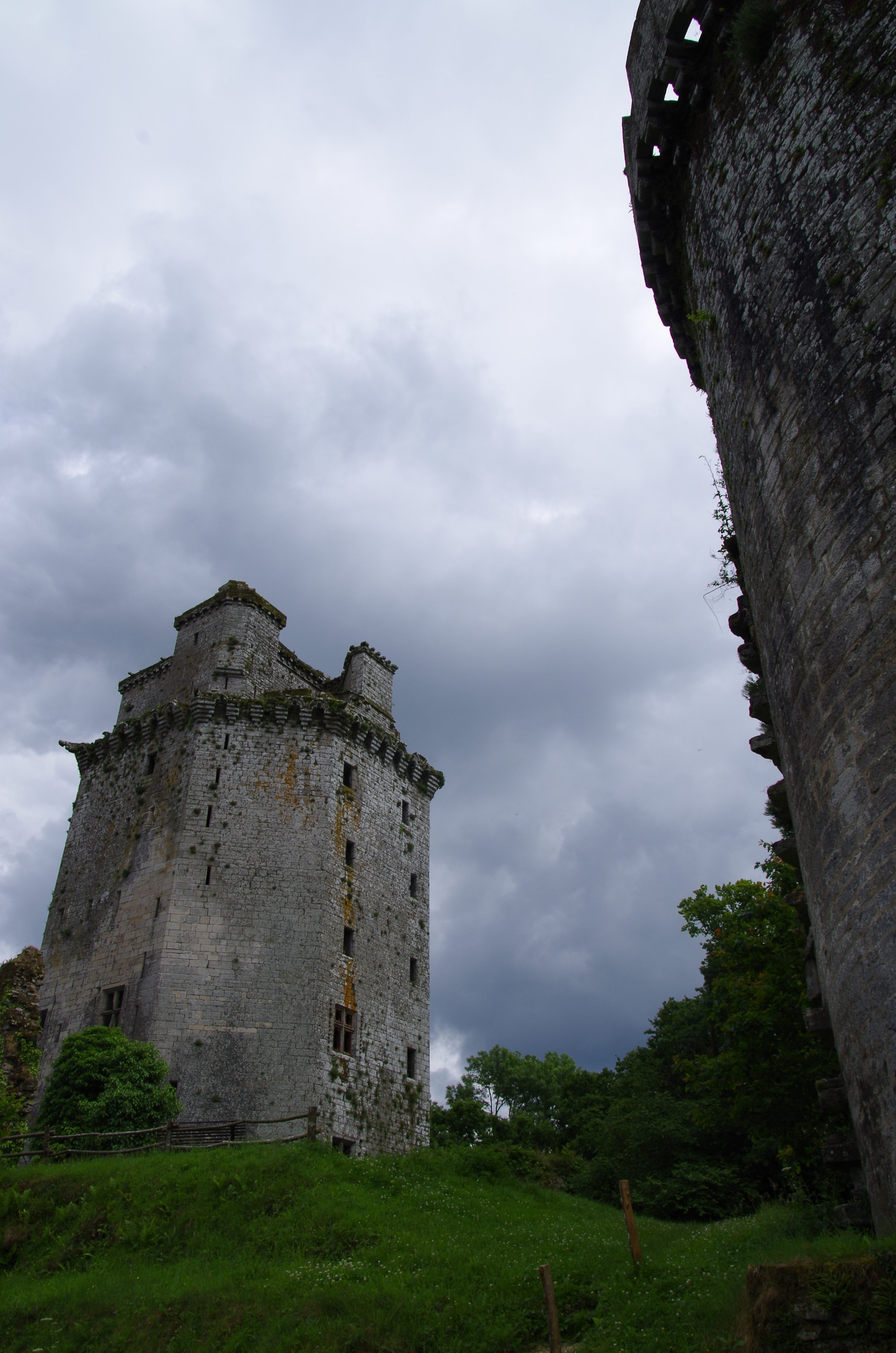 Pentax smc DA 18-270mm F3.5-6.3 ED SDM sample photo. Château de largoët photography