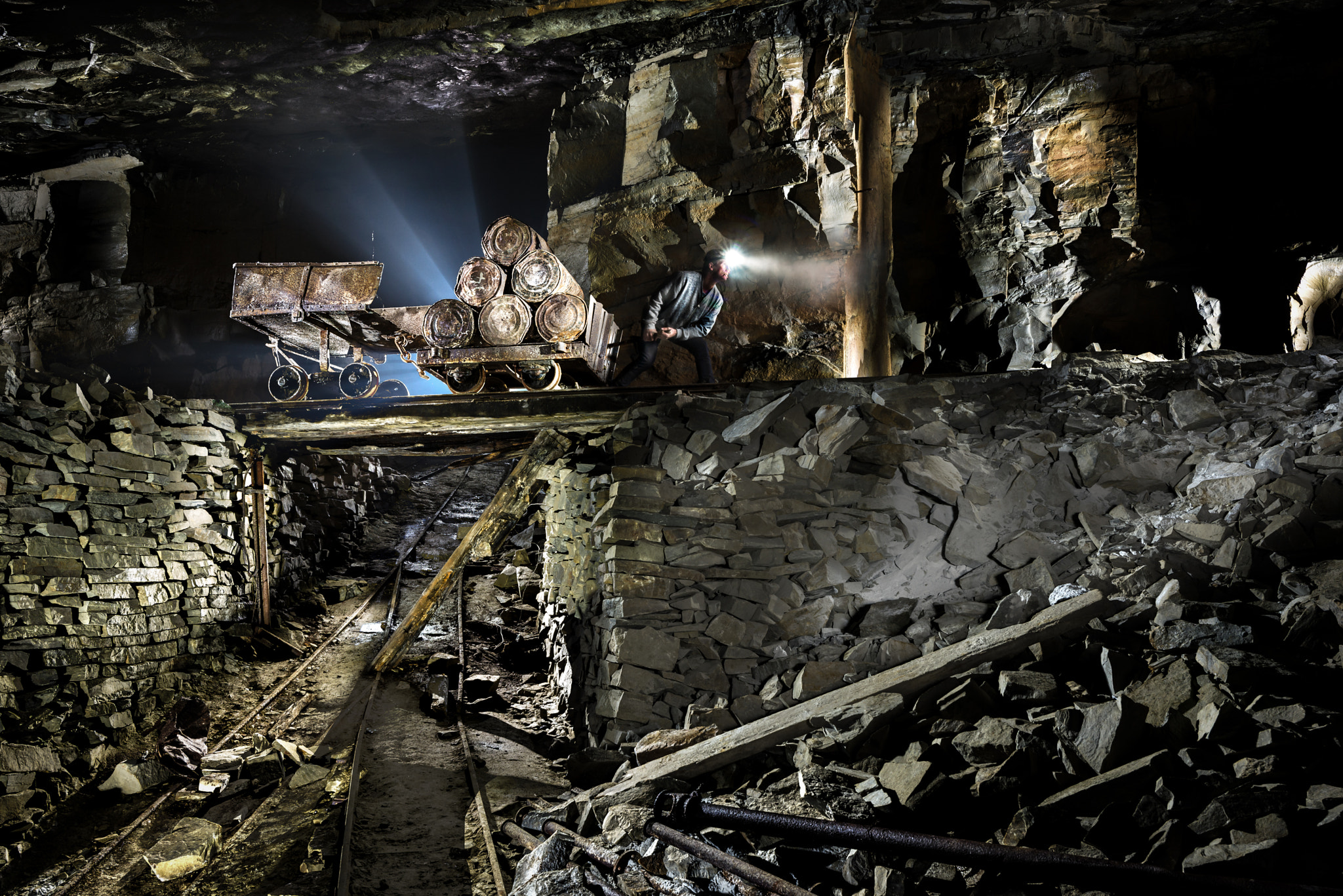 Tokina AT-X 16-28mm F2.8 Pro FX sample photo. Hard knock life photography