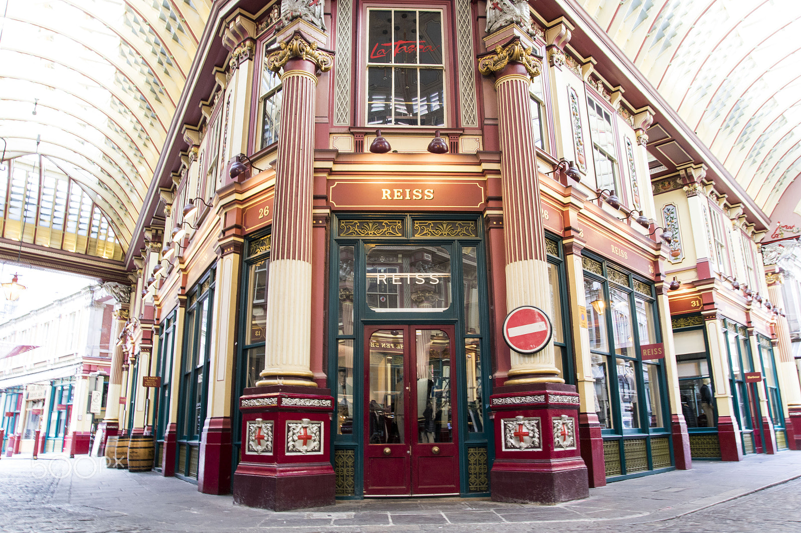 Canon EOS 7D Mark II + Tamron SP AF 17-50mm F2.8 XR Di II LD Aspherical (IF) sample photo. Quiet morning at leadenhall market photography