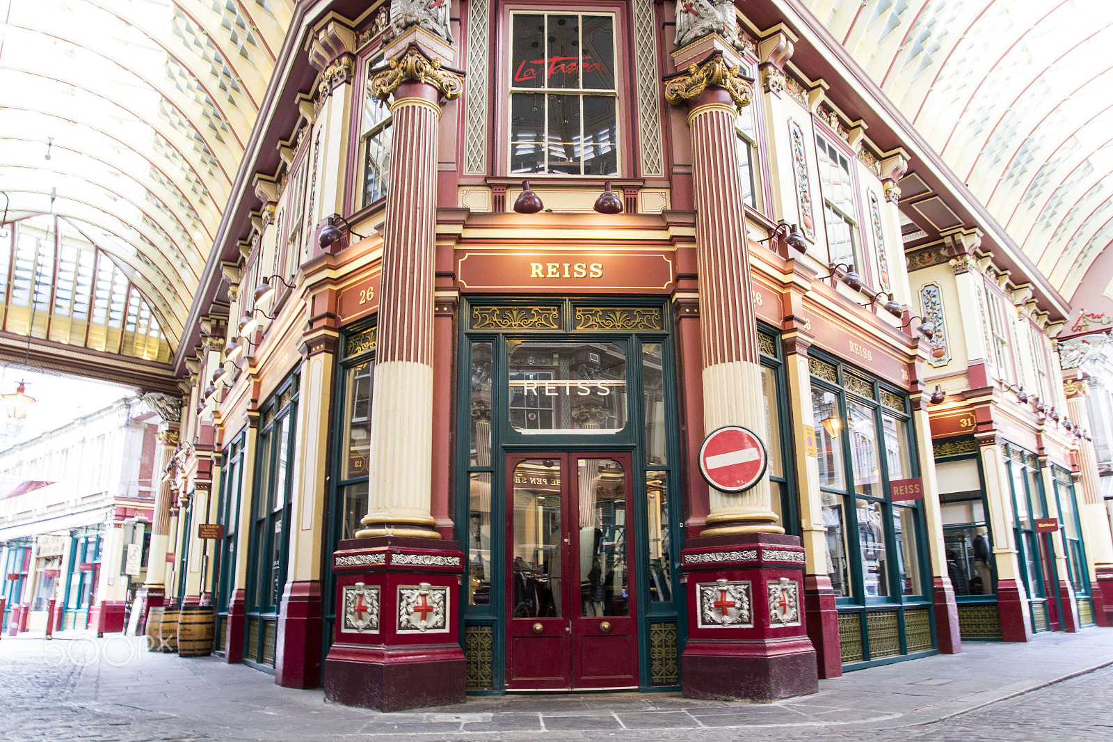 Tamron SP AF 17-50mm F2.8 XR Di II LD Aspherical (IF) sample photo. Quiet morning at leadenhall market photography