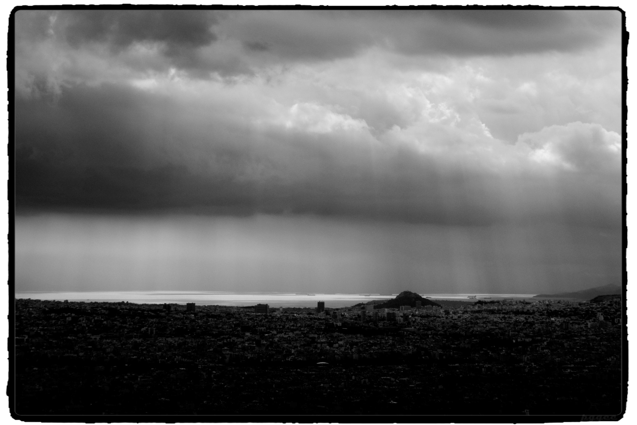 Canon PowerShot ELPH 340 HS (IXUS 265 HS / IXY 630) sample photo. Light rays...over dark city photography