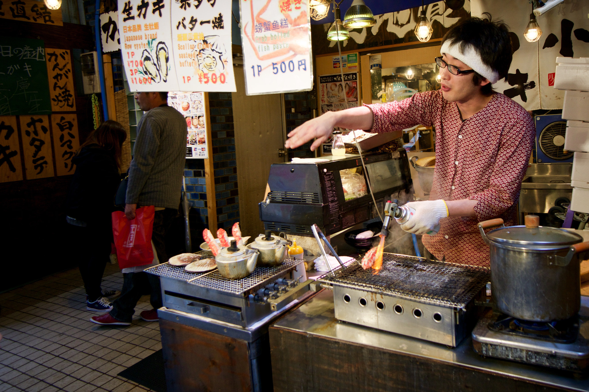 Sony a6000 + Sony E 10-18mm F4 OSS sample photo. Grilled oysters, tsukiji market photography