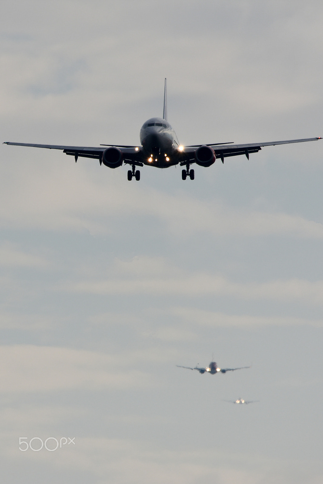 Tamron SP 150-600mm F5-6.3 Di VC USD sample photo. Traffic jam at the airport photography
