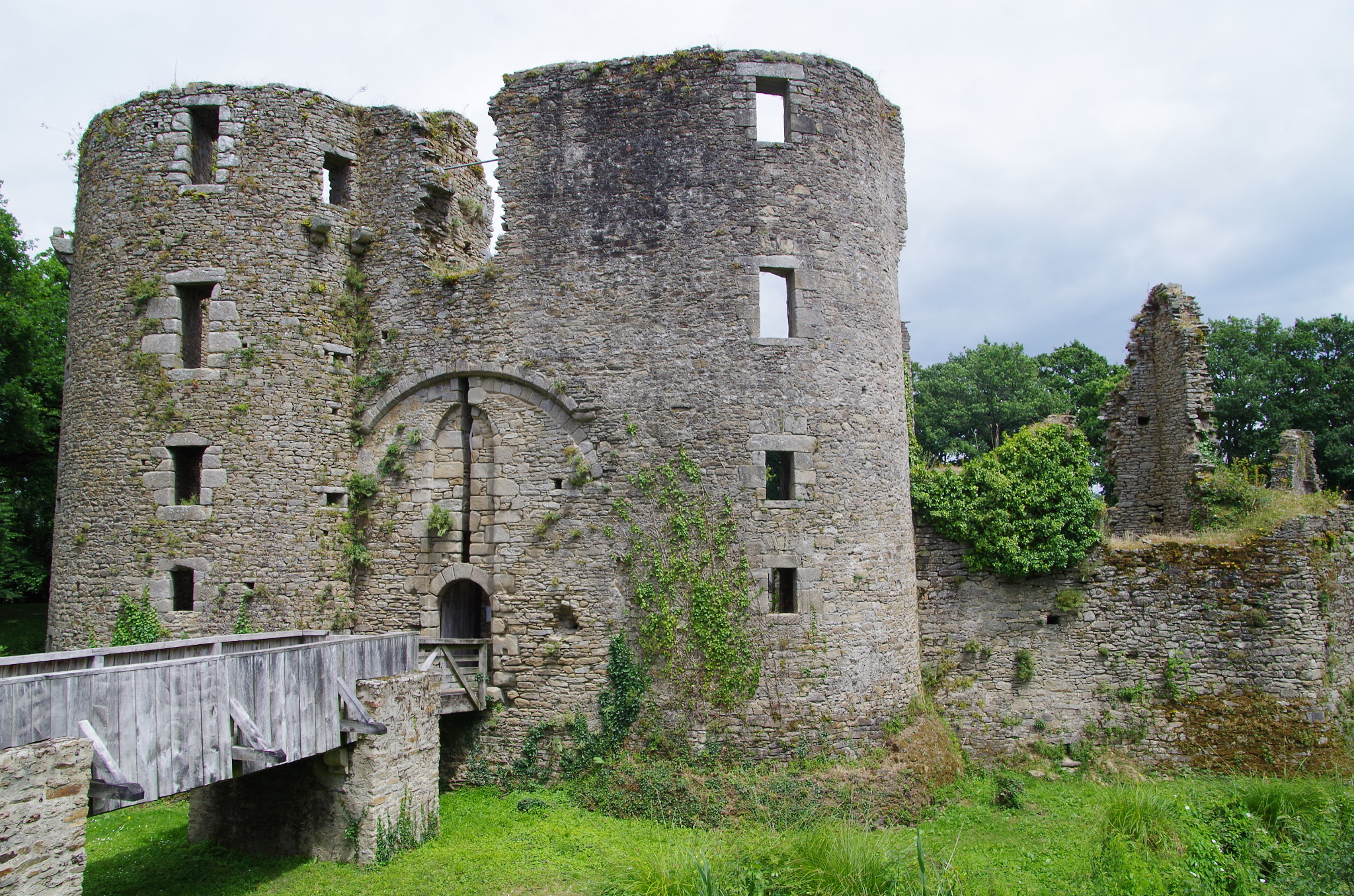 Pentax K-30 sample photo. Castle in the grass photography