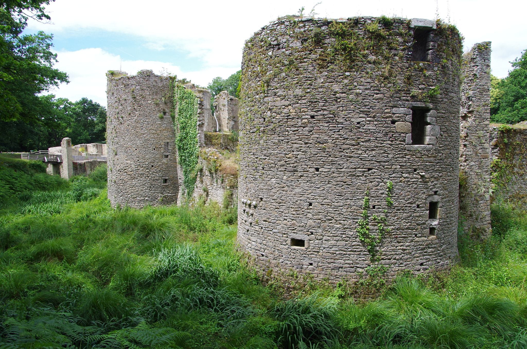 Pentax K-30 sample photo. Abandoned castle photography