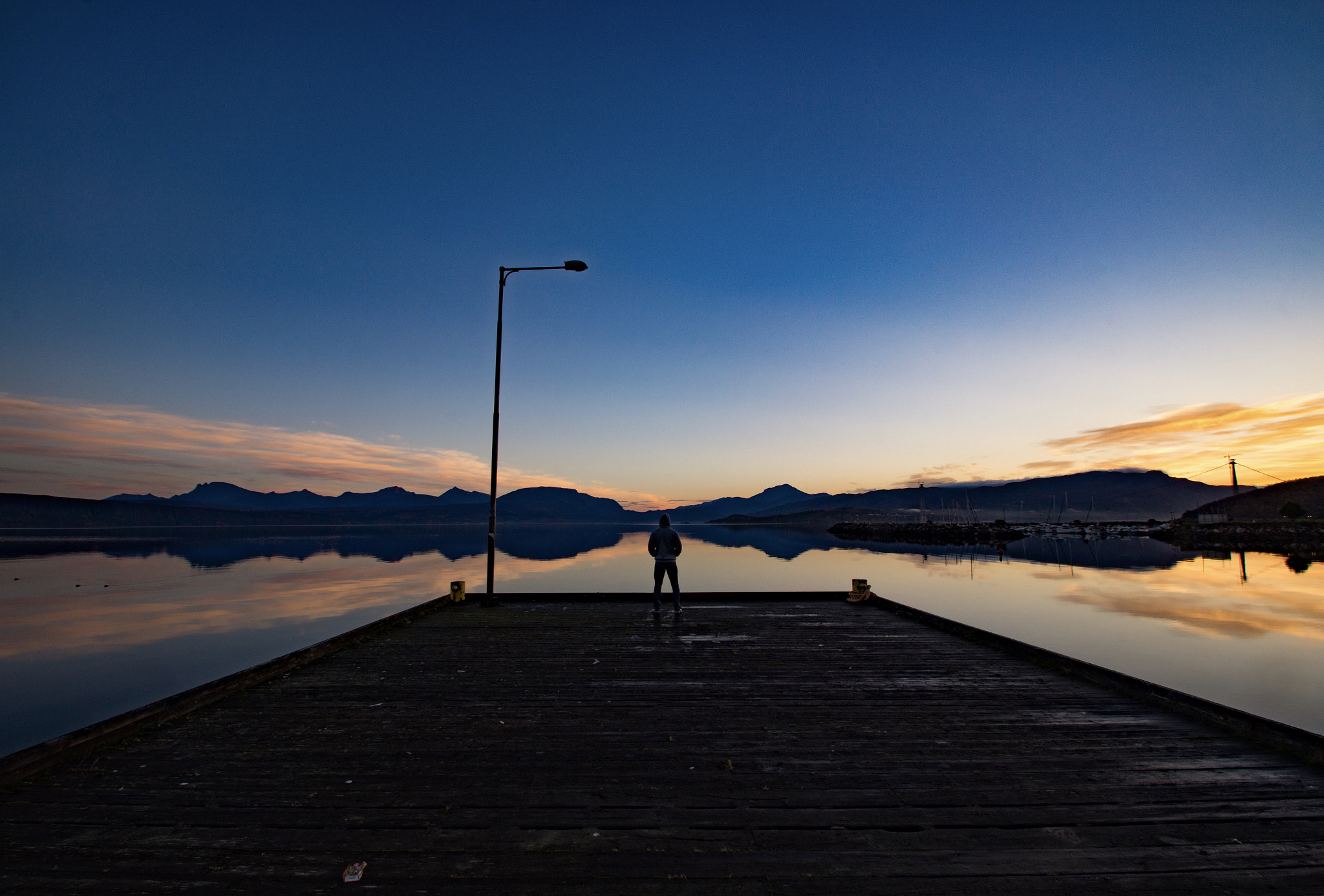 DT 10-24mm F3.5-4.5 SAM sample photo. Sunrise meeting. narvik. norway. photography