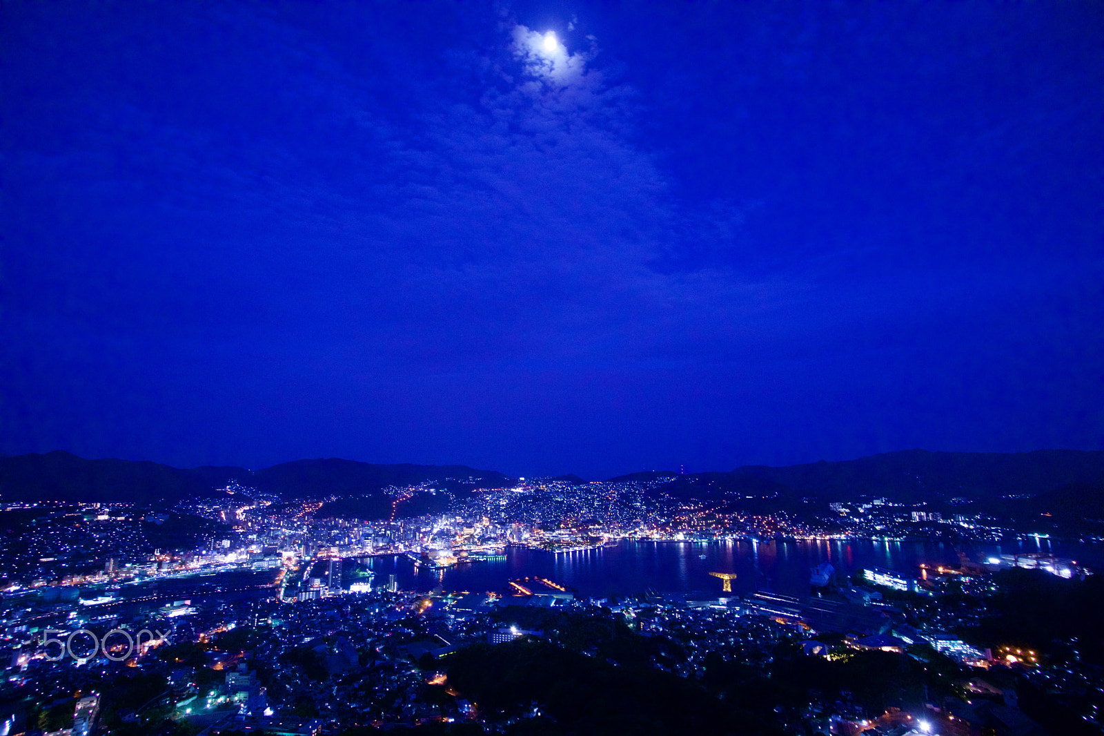 Sony a6000 + Sony E 10-18mm F4 OSS sample photo. Nagasaki at dusk photography