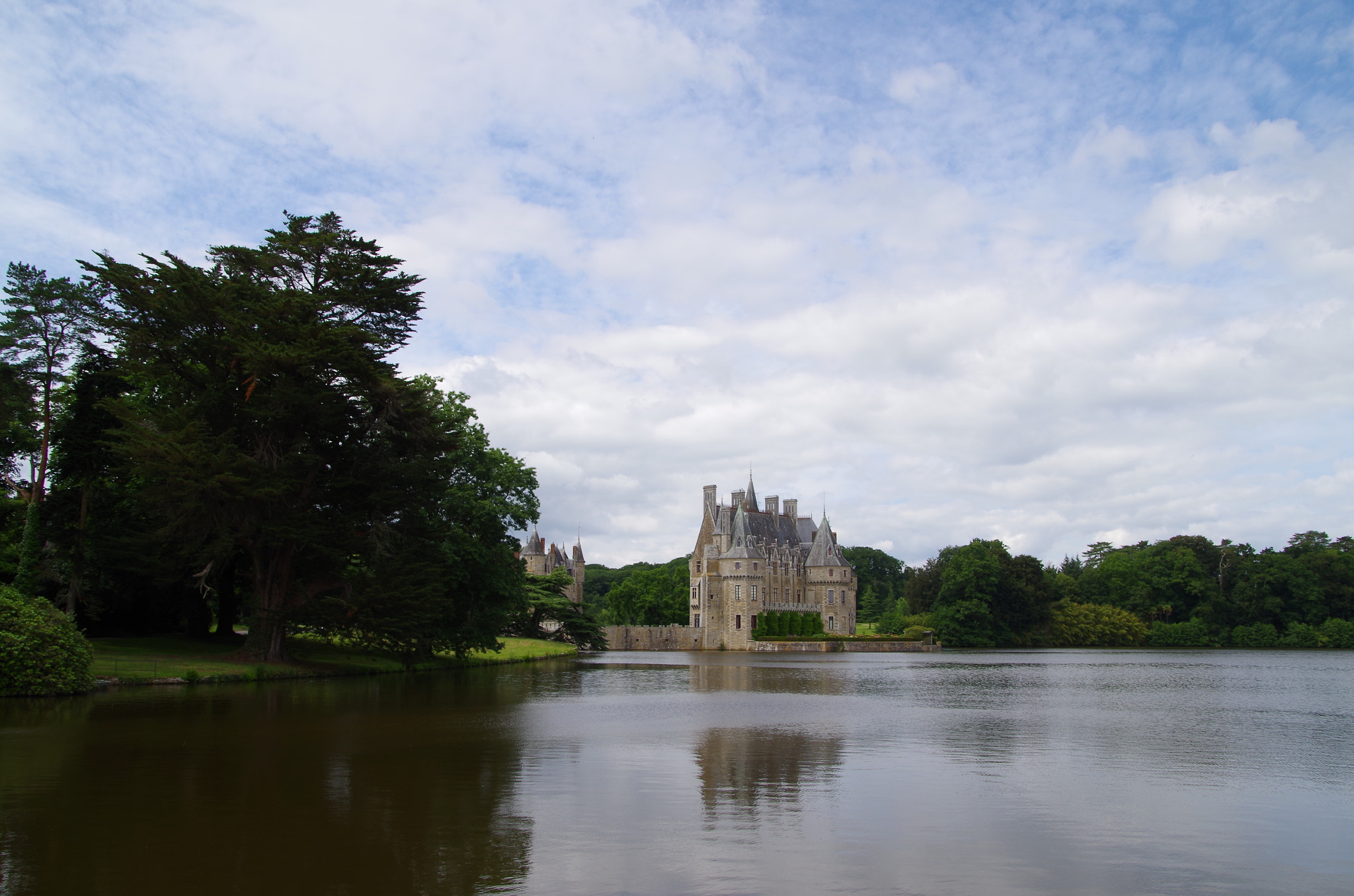 Pentax smc DA 18-270mm F3.5-6.3 ED SDM sample photo. Castle above the lake photography
