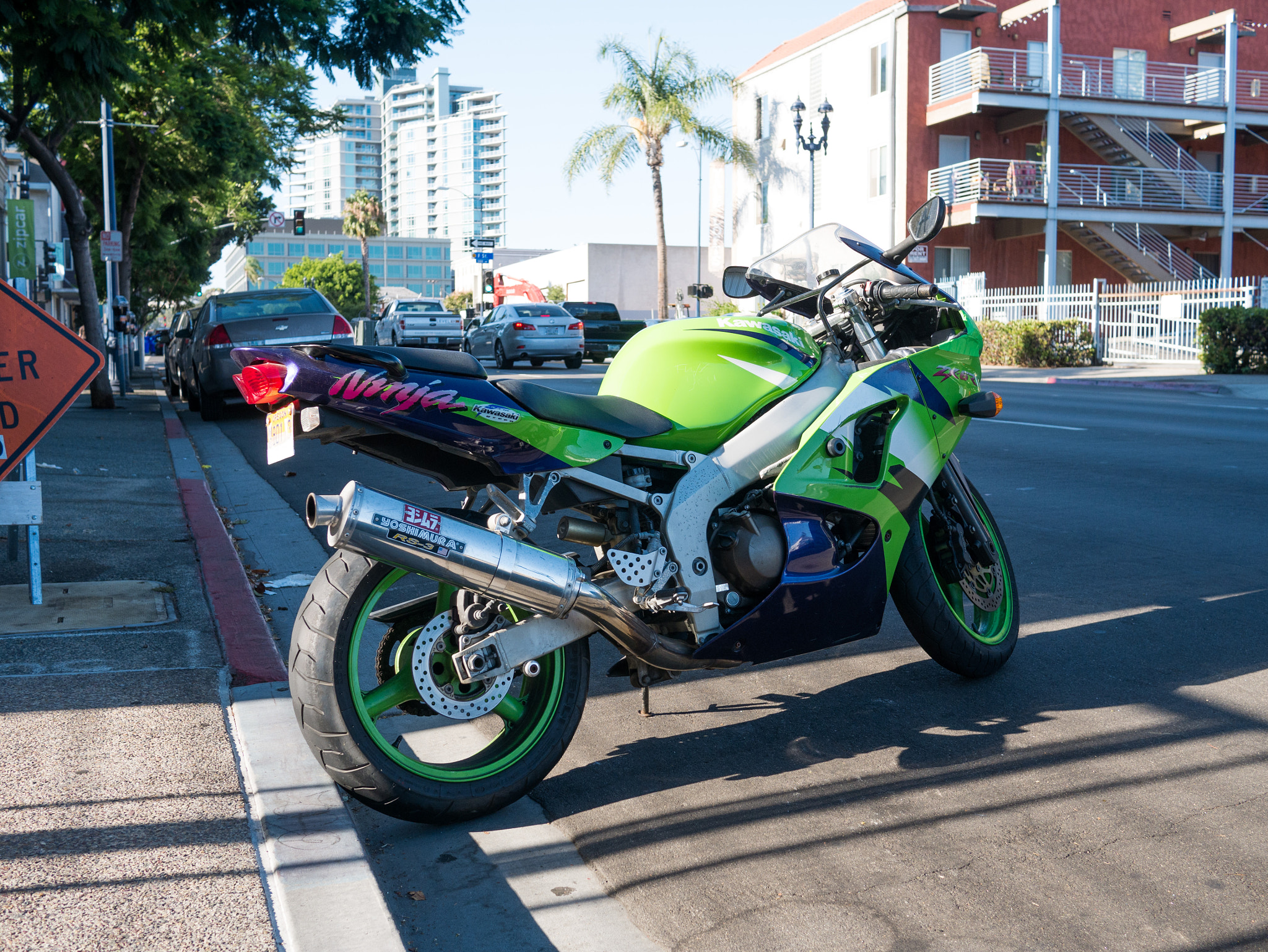 Panasonic Lumix DMC-G7 + Panasonic Lumix G 20mm F1.7 ASPH sample photo. Nice old zx-6r photography