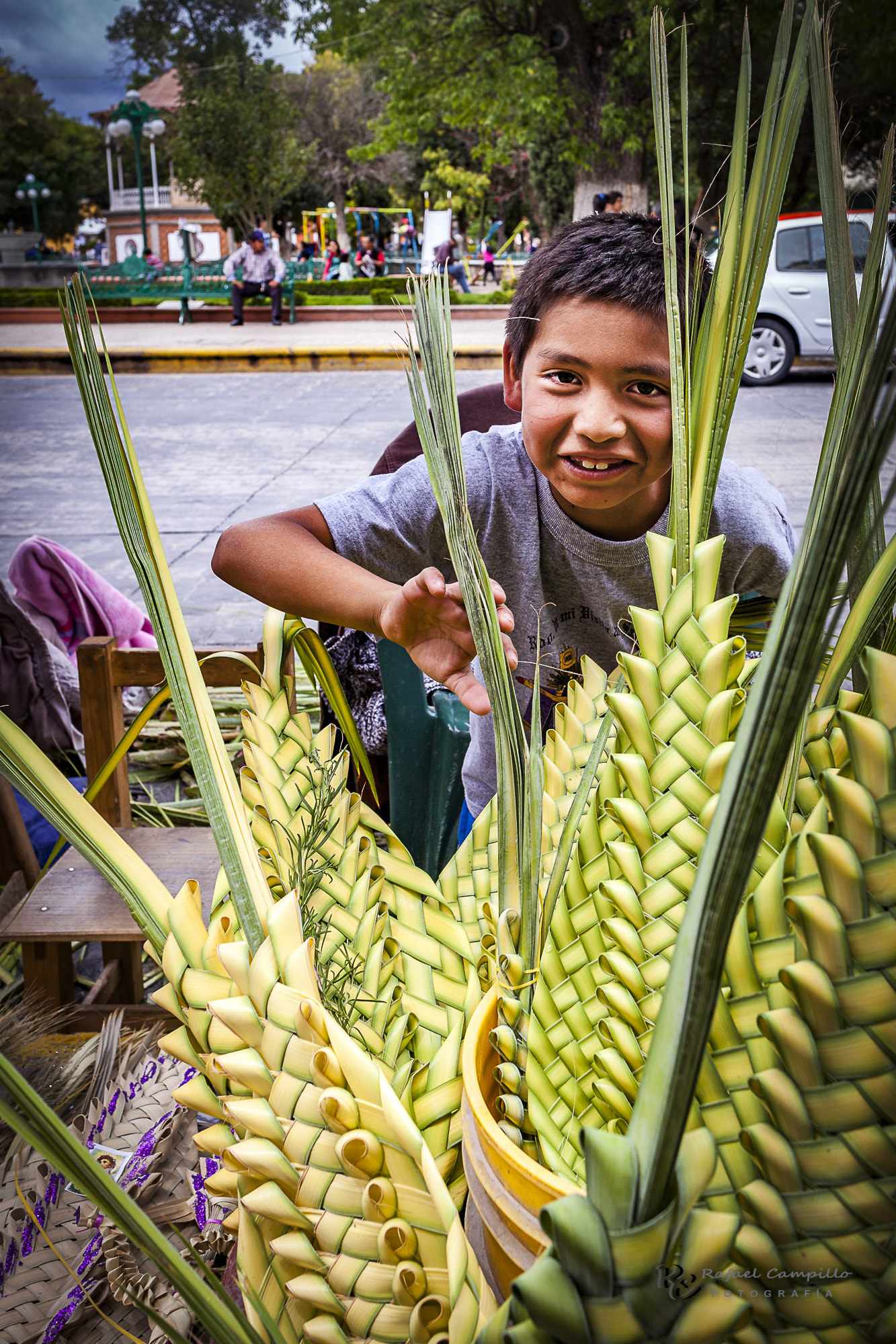 Canon EF 24mm F2.8 IS USM sample photo. Niño artesano en huamantla photography