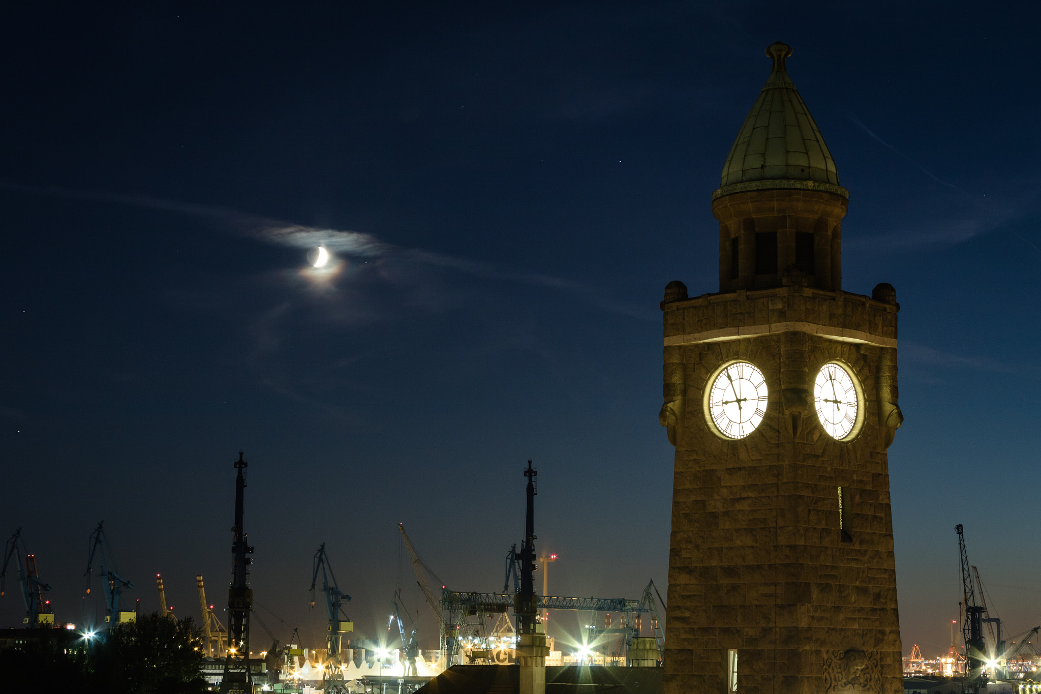 Canon EF 28-135mm F3.5-5.6 IS USM sample photo. Hamburg at night, germany photography