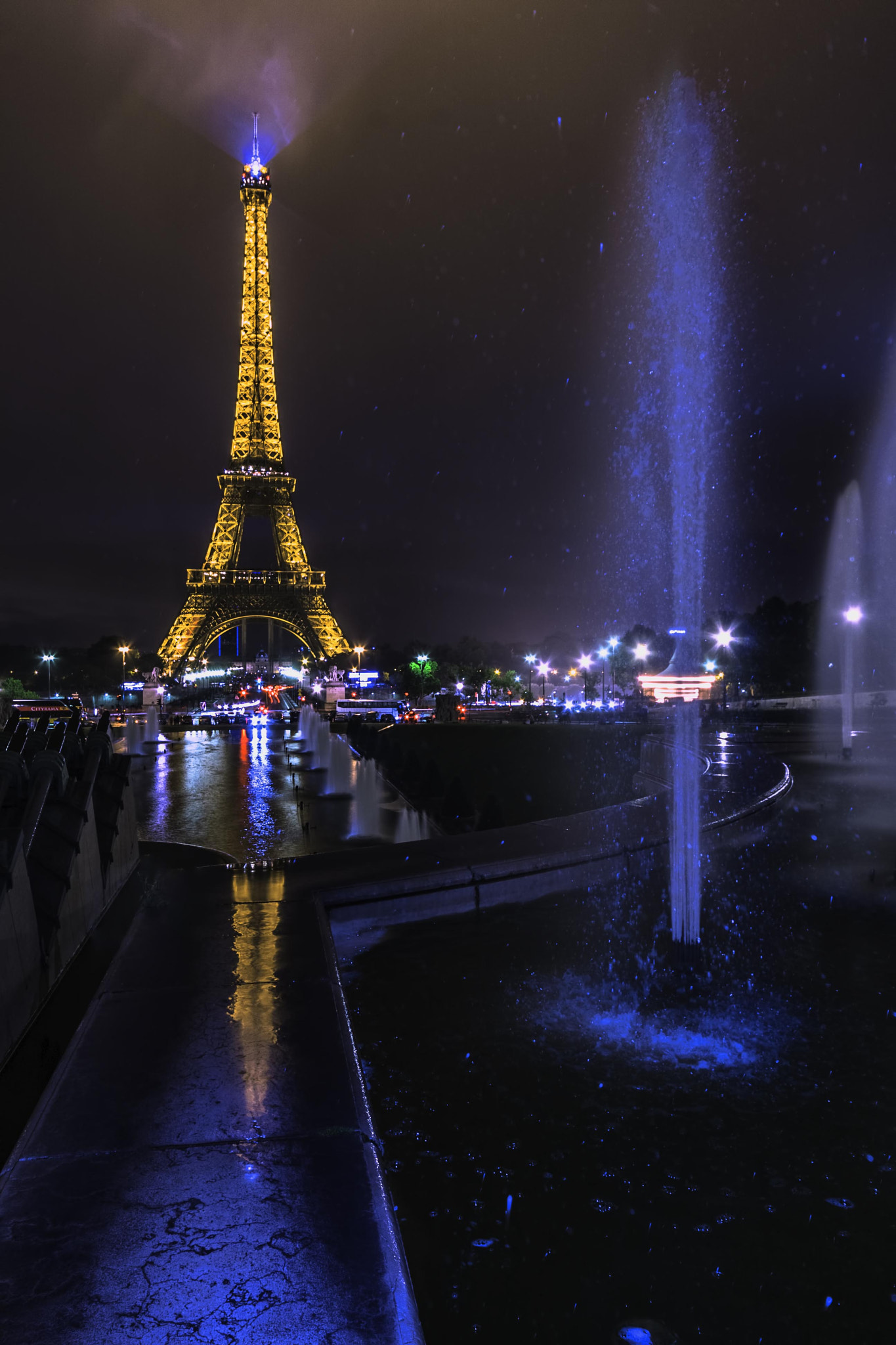 Canon EOS 40D + Sigma 10-20mm F4-5.6 EX DC HSM sample photo. Paris reflejada photography