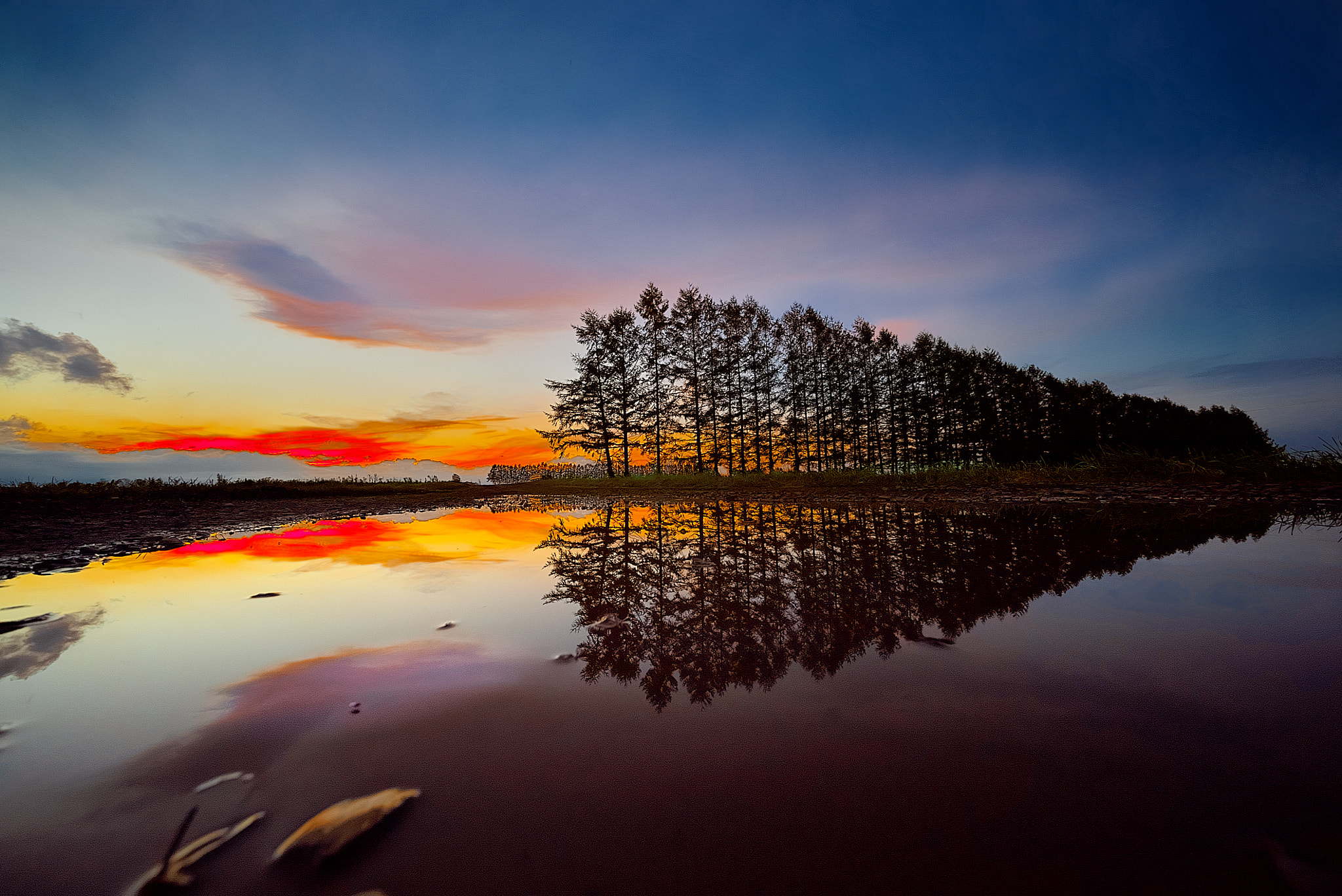 E 10mm F5.6 sample photo. Sunset reflection 4 photography