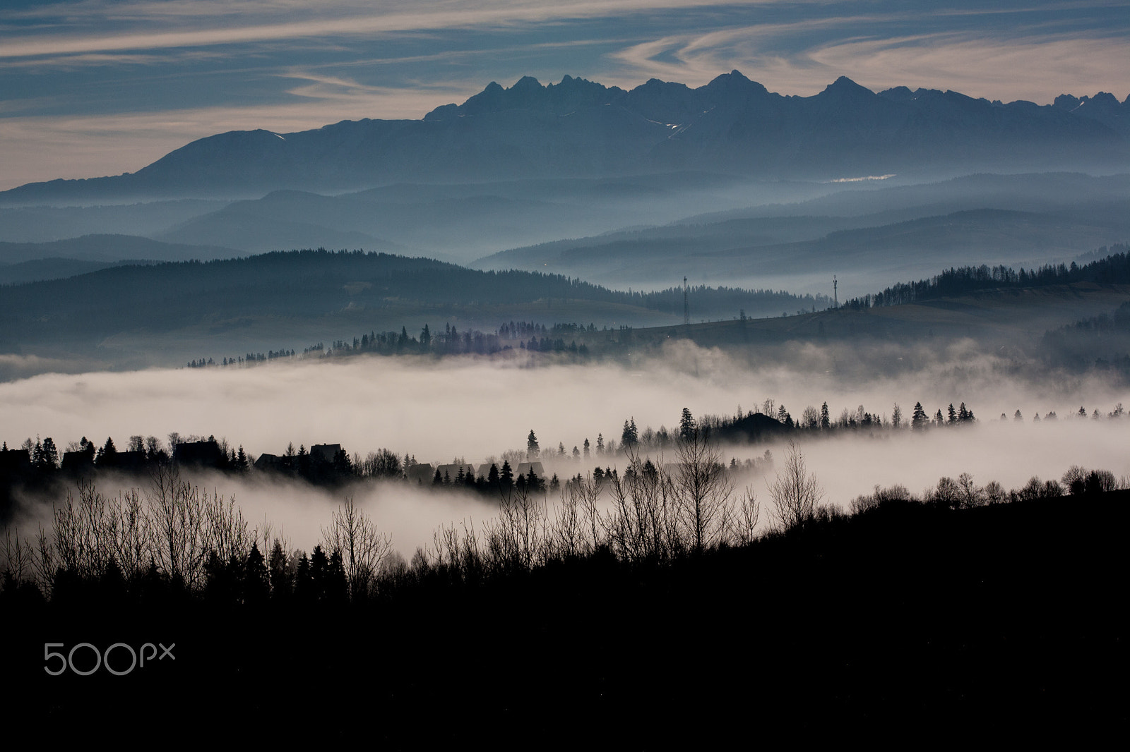 Canon EOS 1000D (EOS Digital Rebel XS / EOS Kiss F) sample photo. Fog over lake in mountains photography