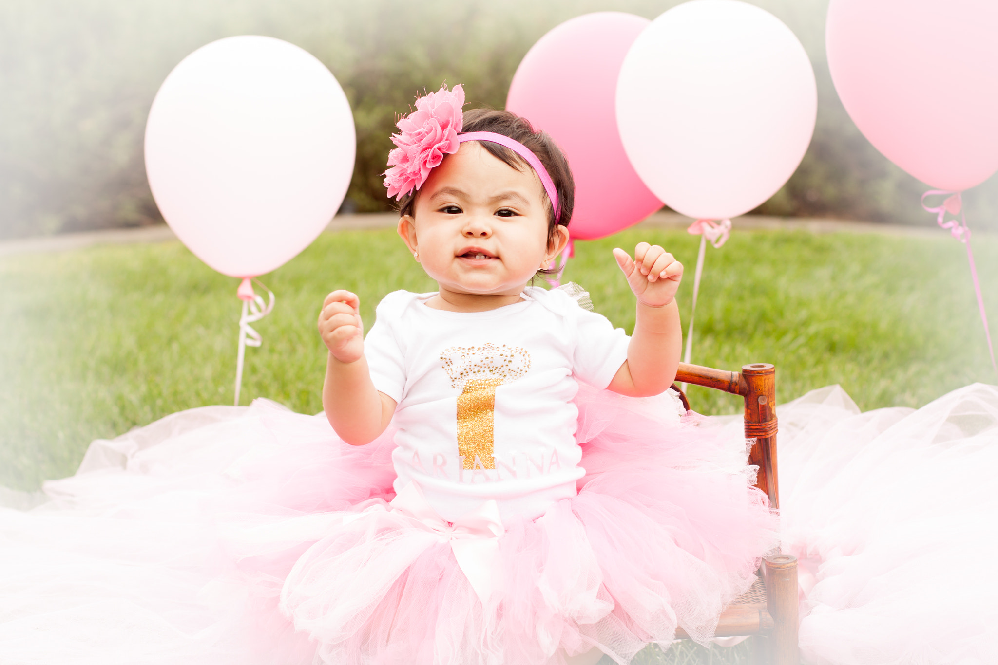 Canon EOS 500D (EOS Rebel T1i / EOS Kiss X3) sample photo. Arianna's first birthday cake smash photography