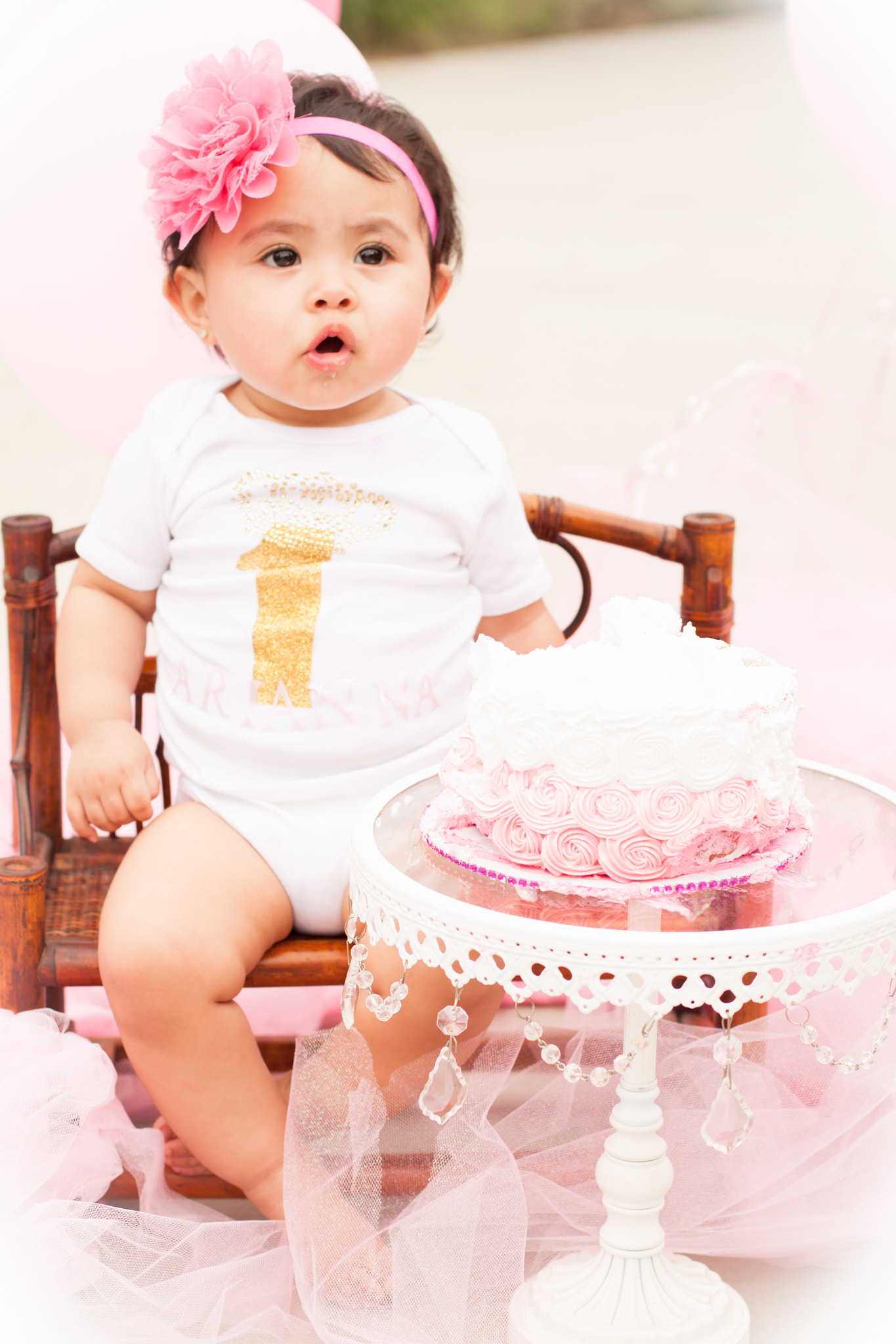Canon EOS 500D (EOS Rebel T1i / EOS Kiss X3) sample photo. Arianna's first birthday cake smash photography