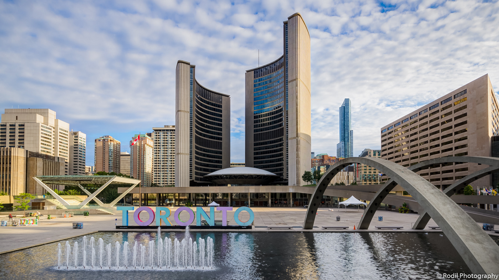 Sony SLT-A37 + Minolta AF 28-80mm F3.5-5.6 II sample photo. Toronto city hall photography