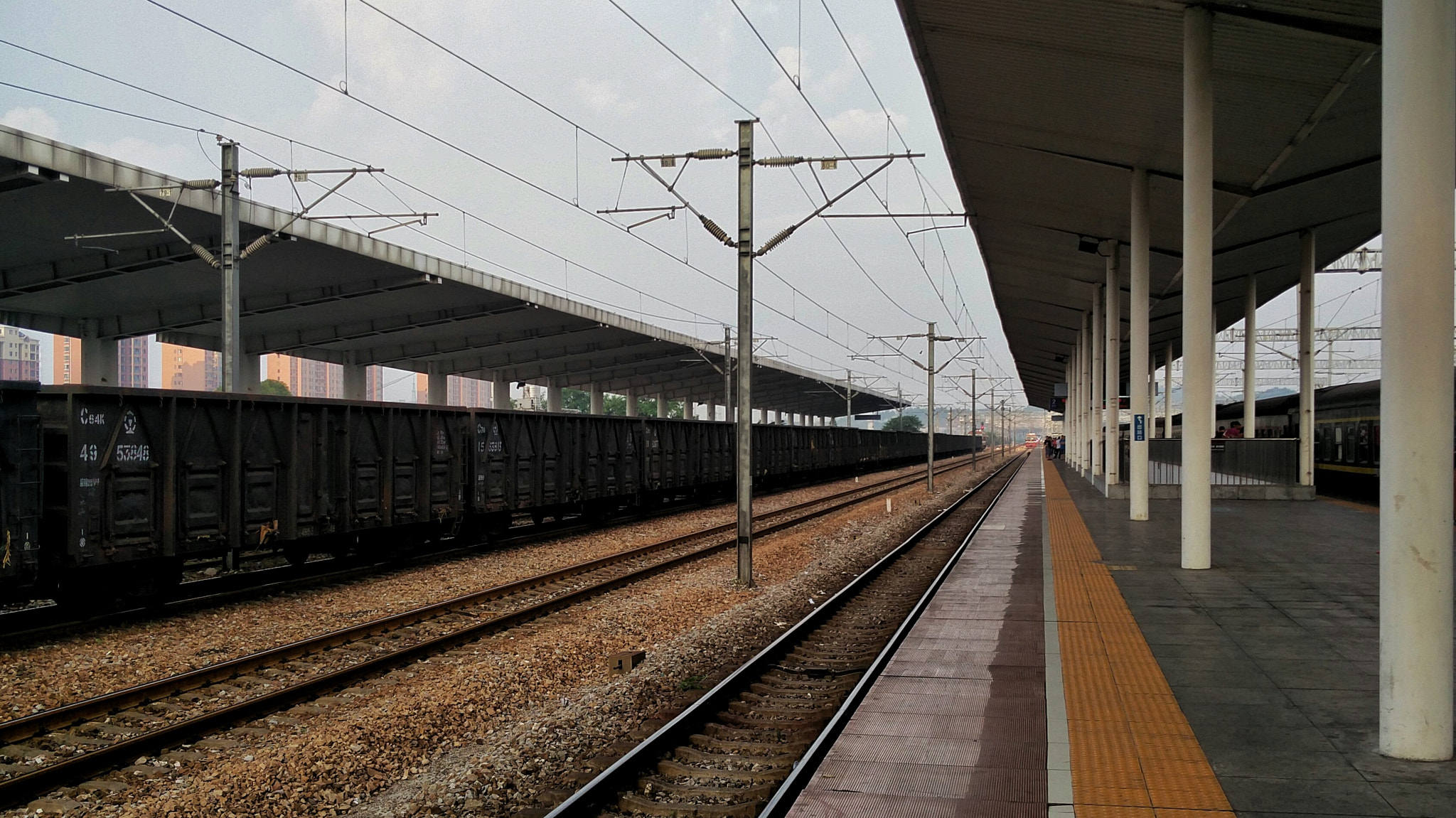 OnePlus ONE A2001 sample photo. Train station photography