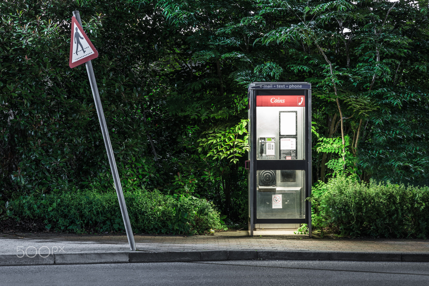 ZEISS Planar T* 85mm F1.4 sample photo. Night walking: a journey home photography