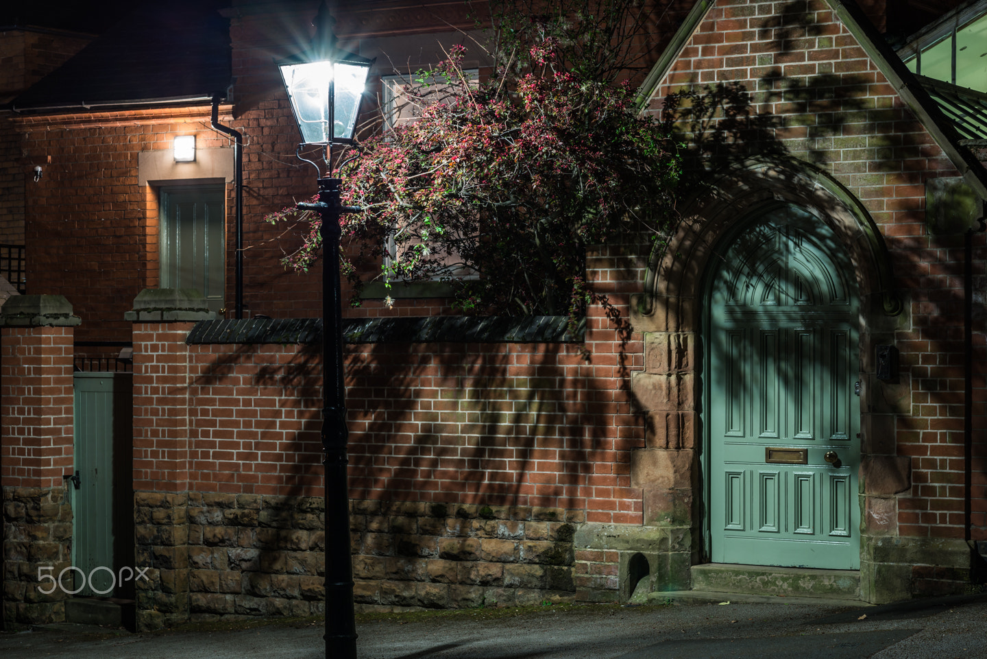 ZEISS Planar T* 85mm F1.4 sample photo. Night walking: a journey home photography