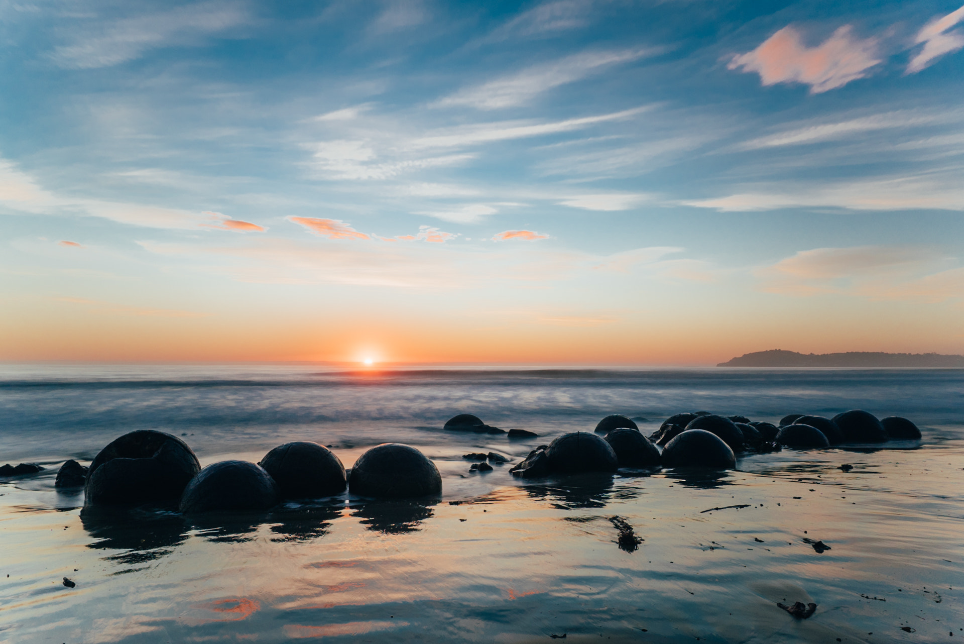 Sony a7S II + Sony Vario-Tessar T* FE 16-35mm F4 ZA OSS sample photo. Sunrise @ moeraki photography