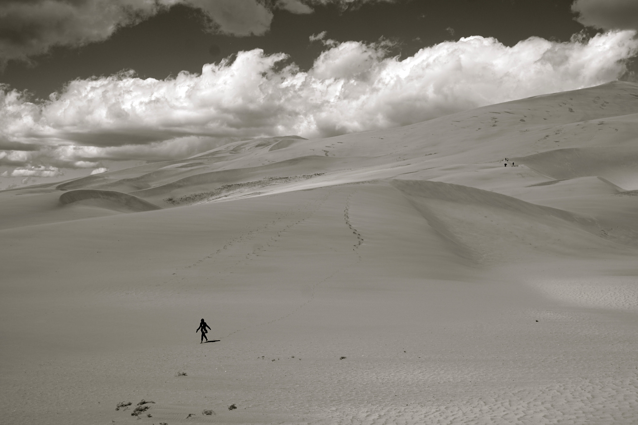 Sony a6000 sample photo. The hiker in the dunes photography