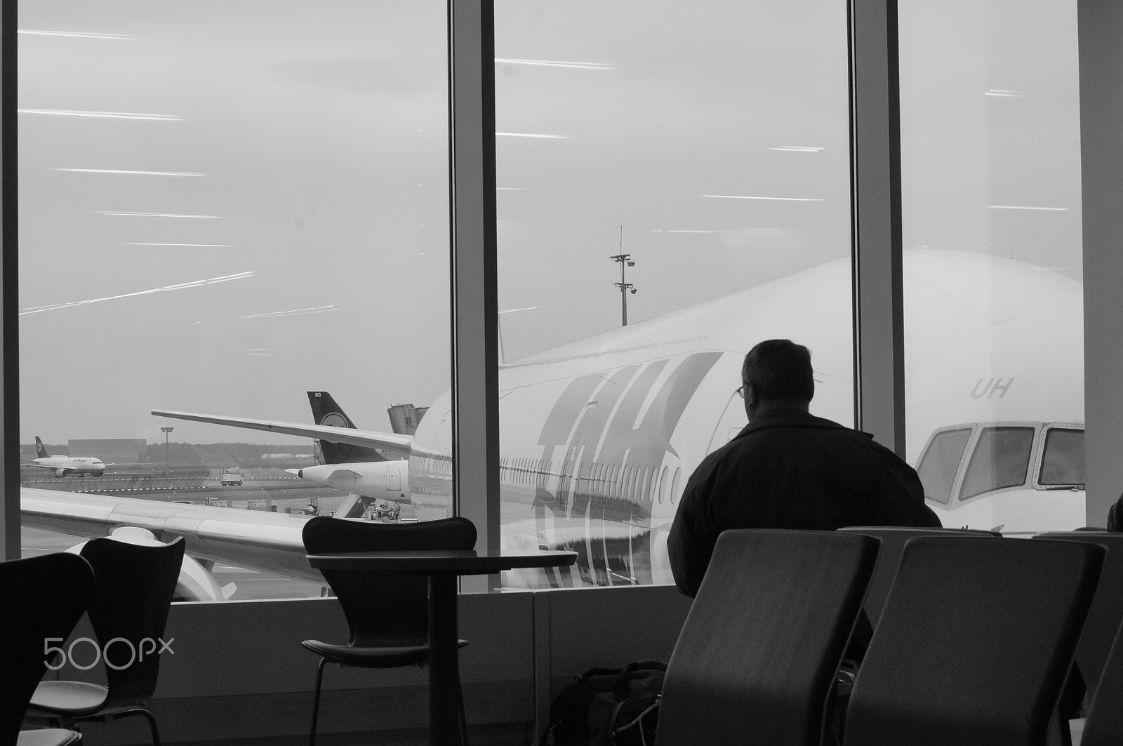 Sony DT 55-200mm F4-5.6 SAM sample photo. At the airport photography