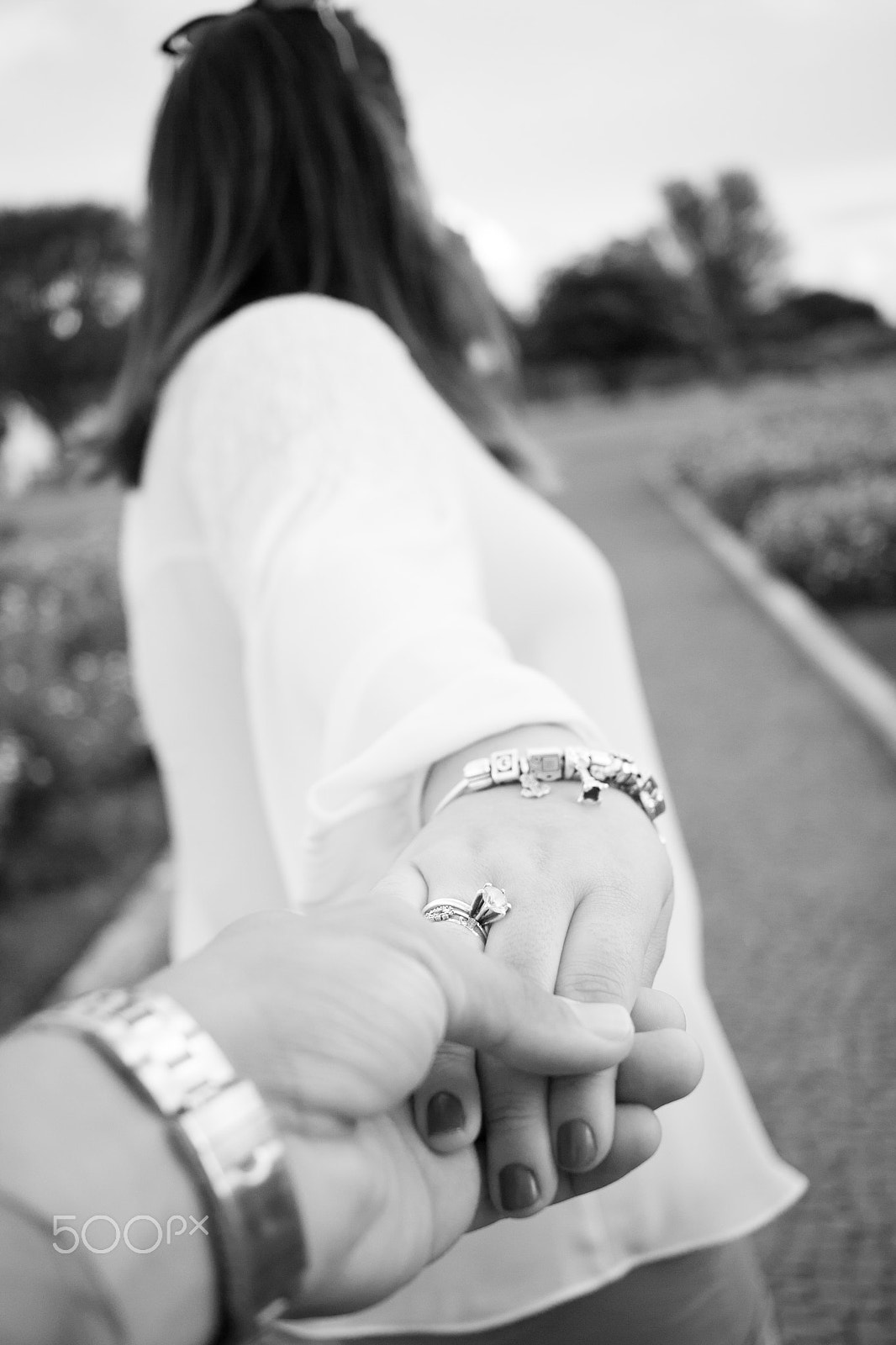 Canon EOS 1000D (EOS Digital Rebel XS / EOS Kiss F) sample photo. Hands b&w photography