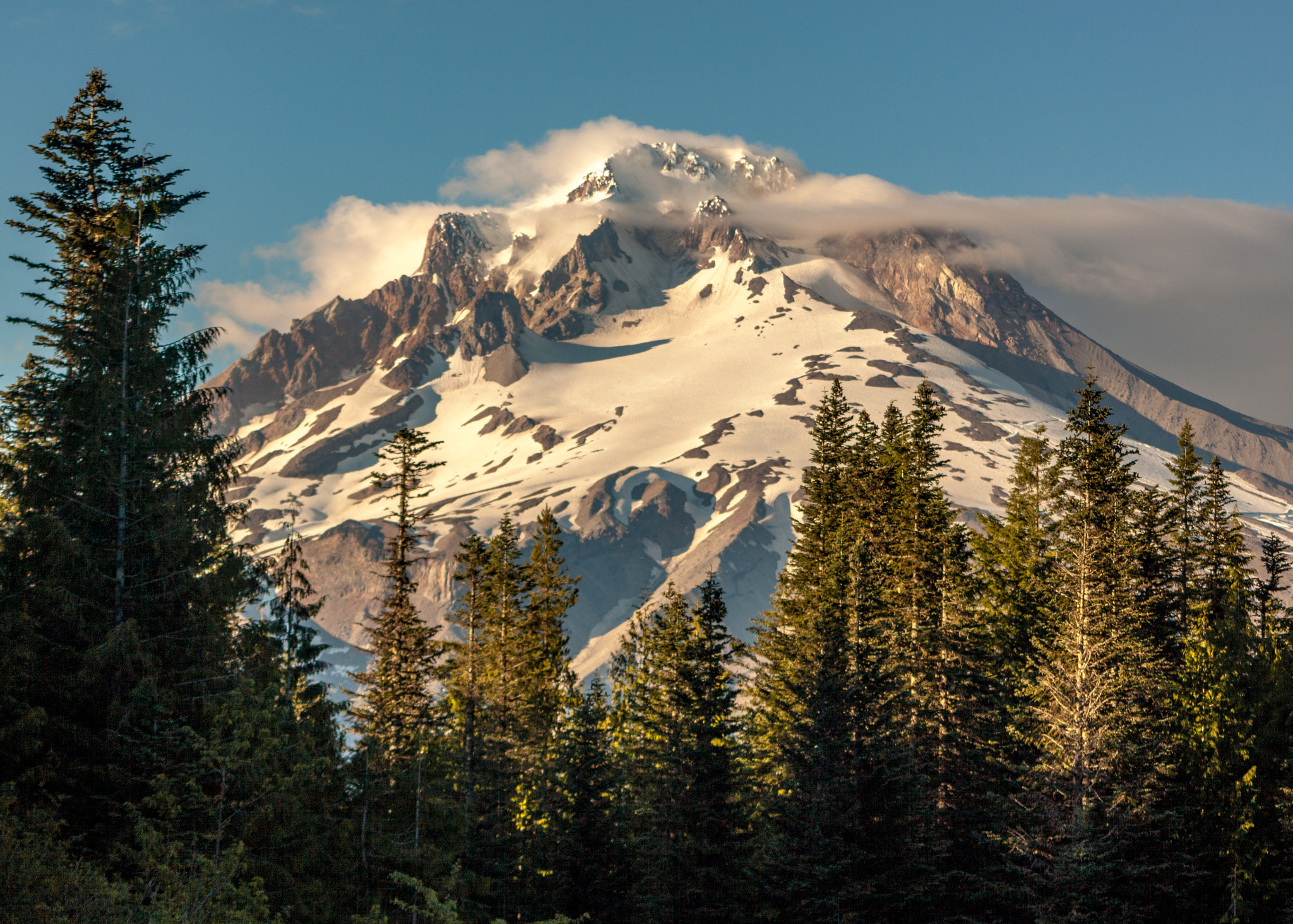 Sigma 70-300mm F4-5.6 APO DG Macro sample photo. Mount hood from mirror lake photography