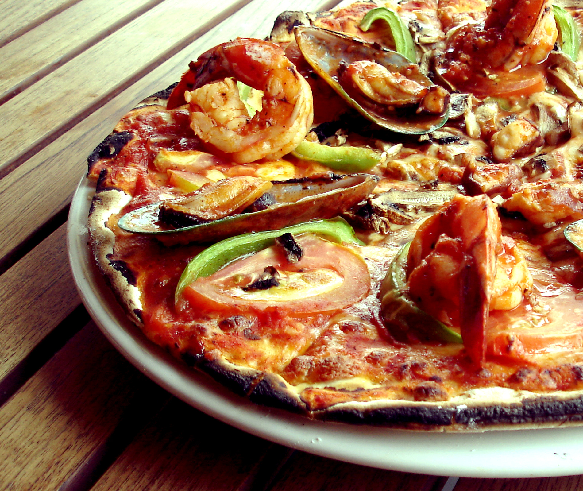 Sony DSC-W5 sample photo. Seafood pizza photography