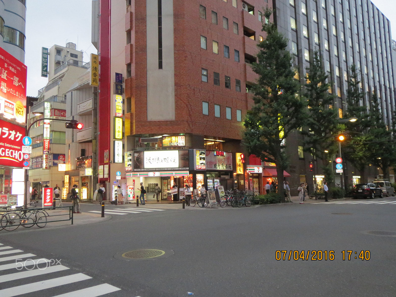 Canon PowerShot ELPH 530 HS (IXUS 510 HS / IXY 1) sample photo. Tokyo streets photography