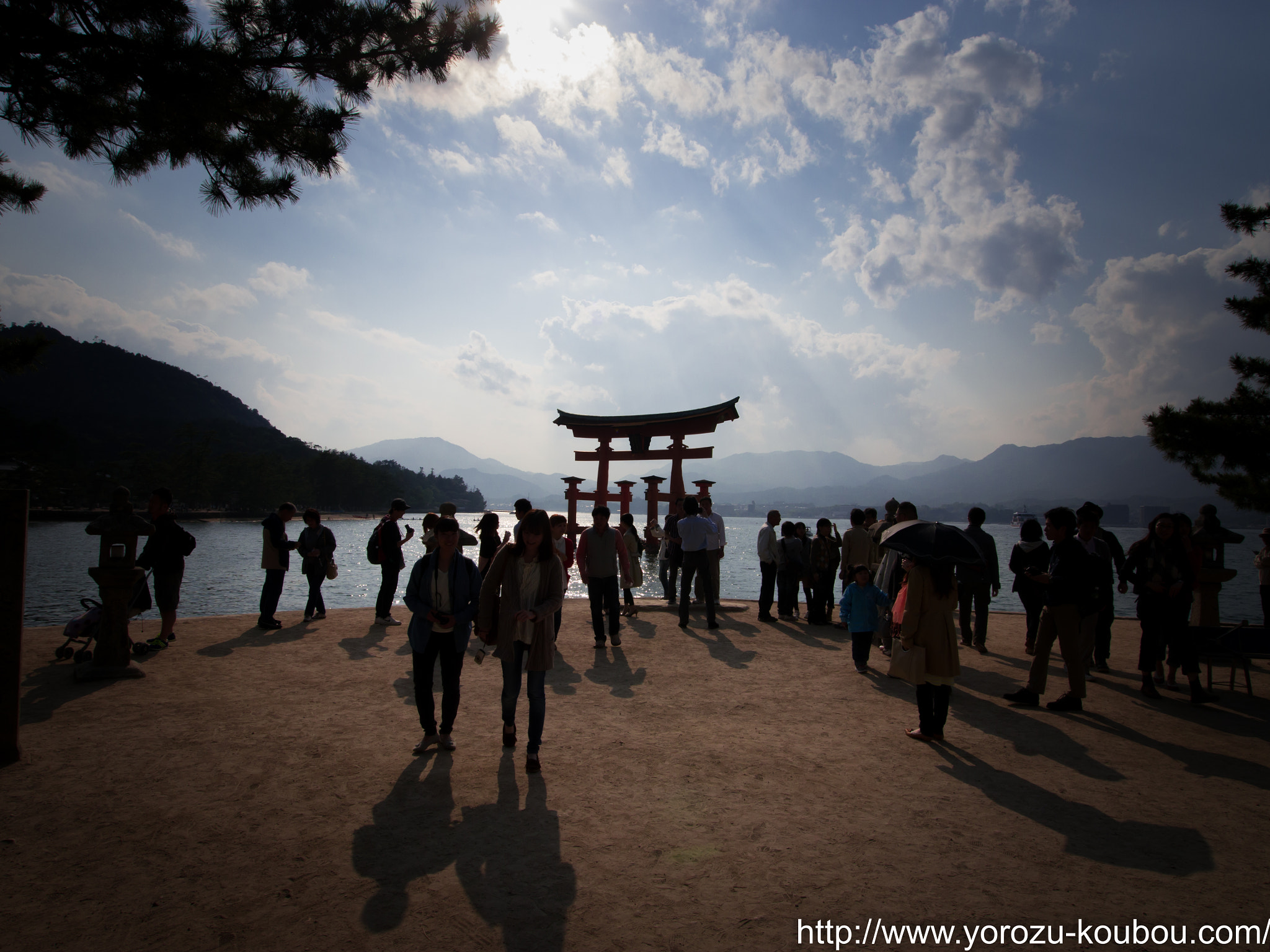 Panasonic Lumix DMC-GH2 + OLYMPUS DIGITAL 11-22mm Lens sample photo. Itsukushima shrine photography