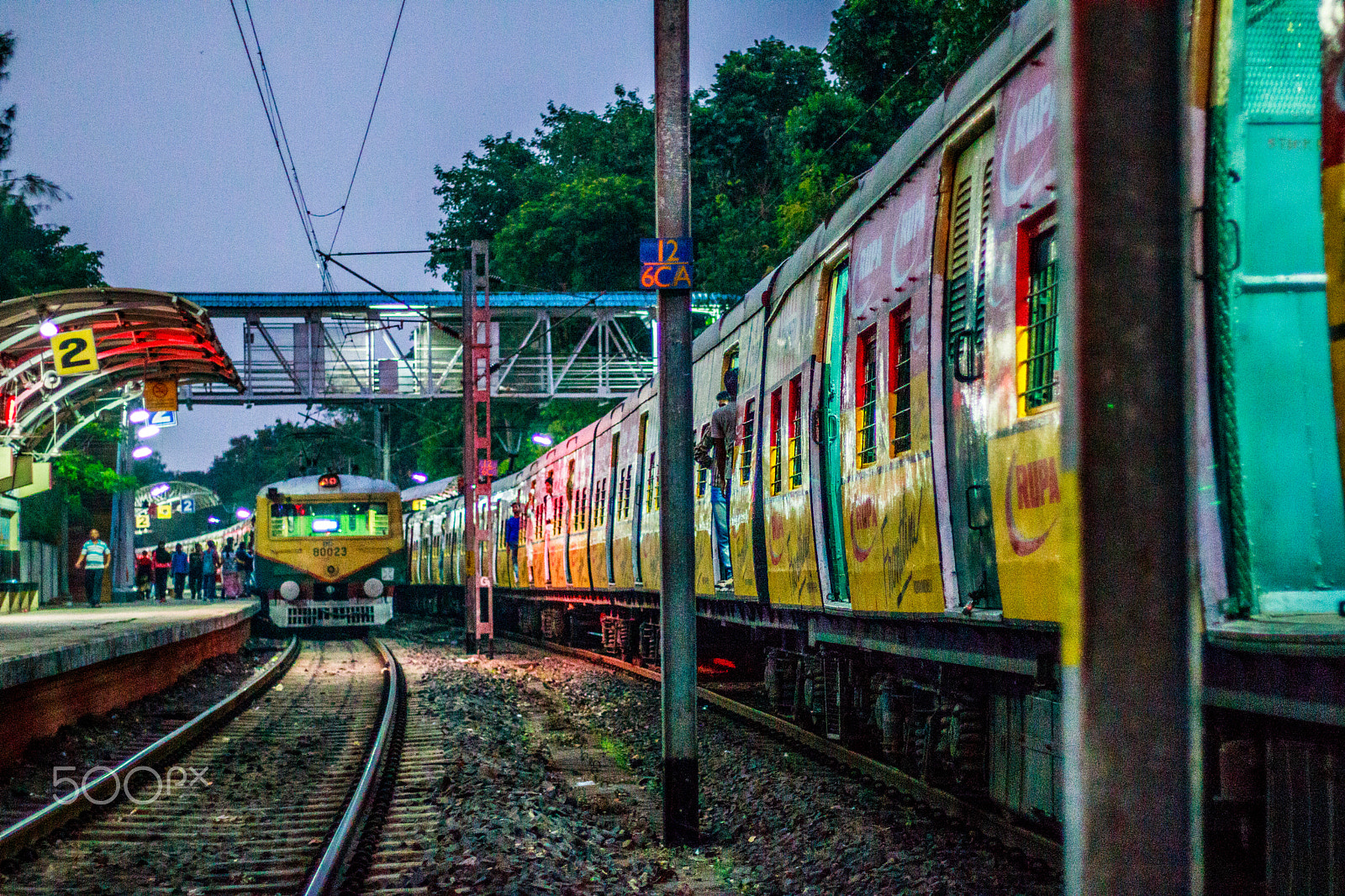 Canon EOS 750D (EOS Rebel T6i / EOS Kiss X8i) + Canon EF 50mm F1.8 II sample photo. Indian railway photography