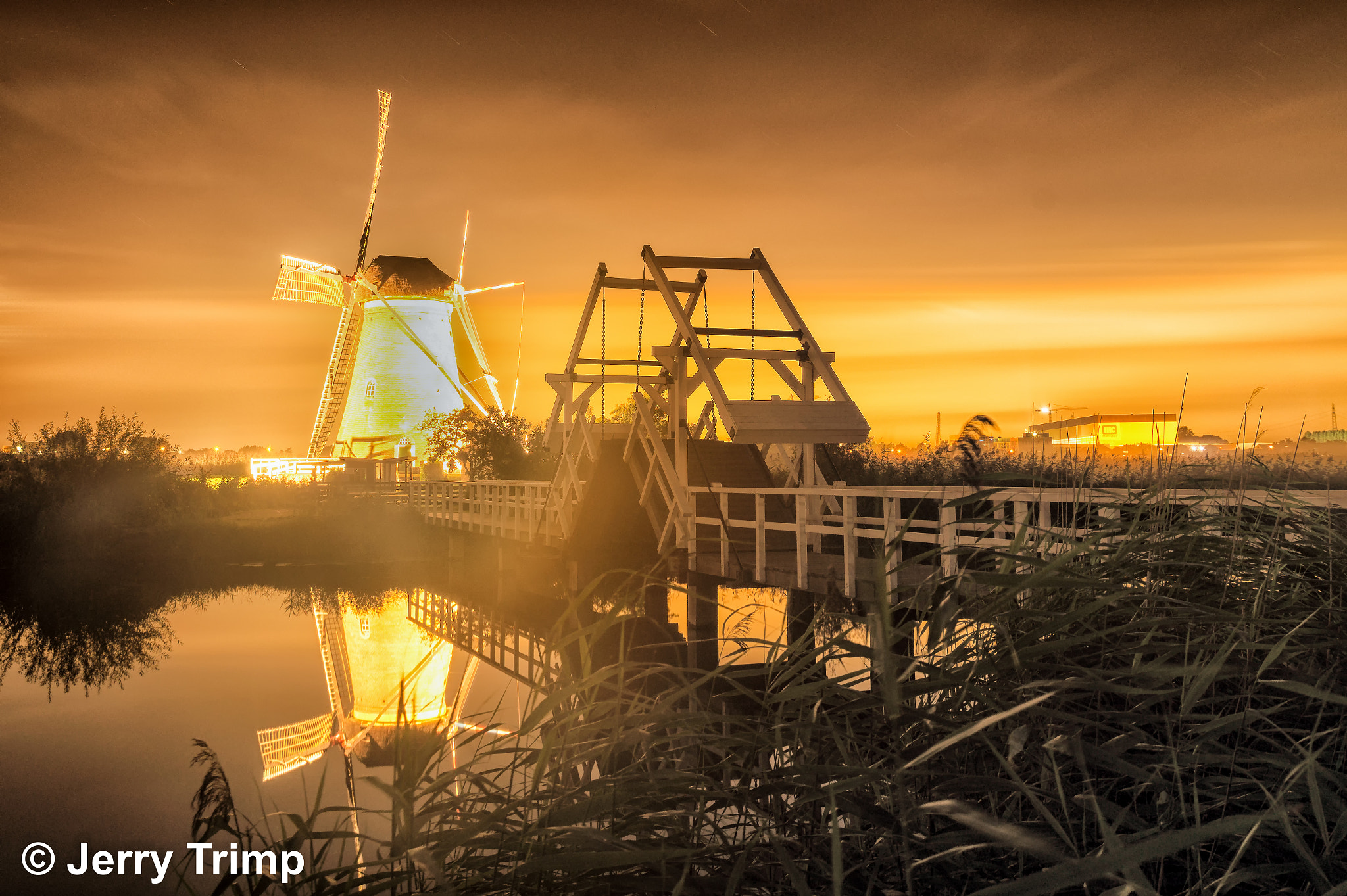 Sigma DC 18-125mm F4-5,6 D sample photo. Dutch heritage during golden hour photography