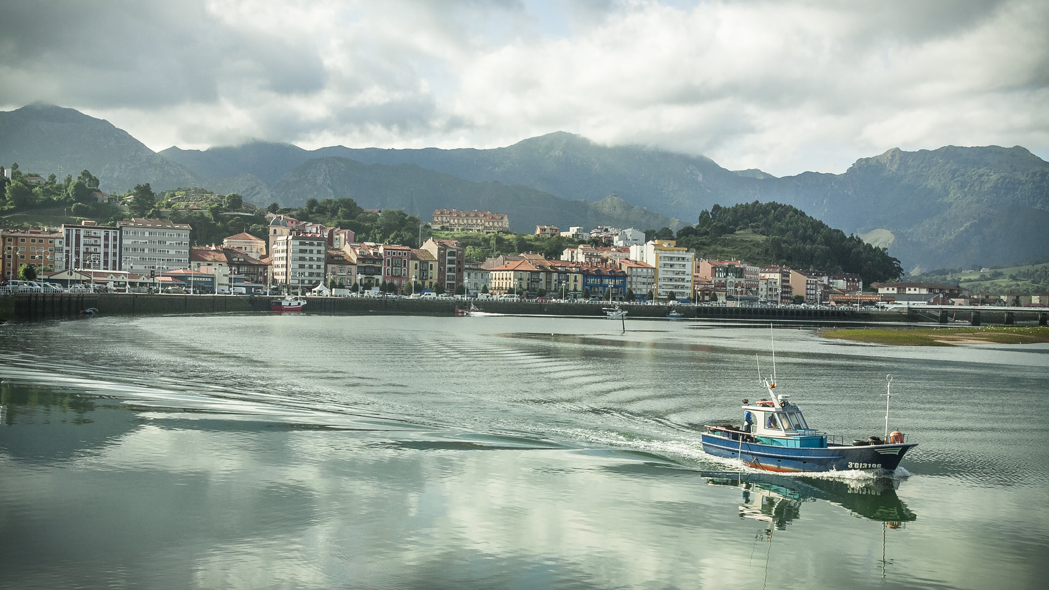 Canon EOS 50D sample photo. Barco sobre agua photography