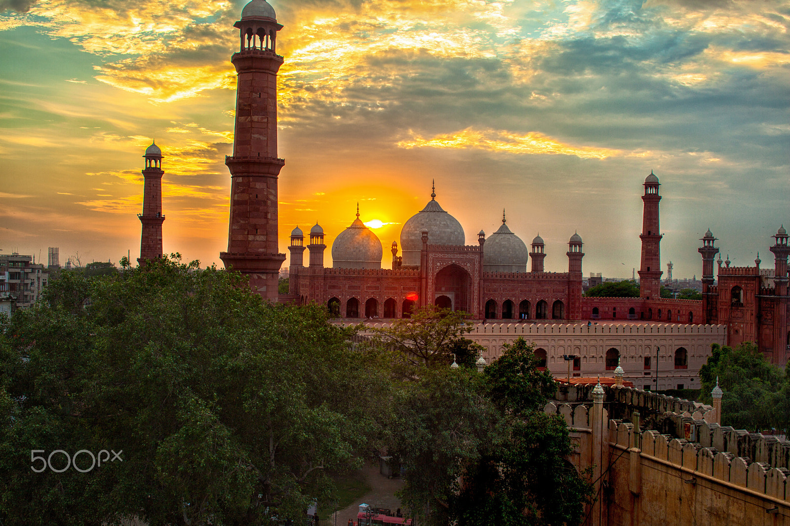 Canon EOS 5D Mark II + Canon TS-E 45mm F2.8 Tilt-Shift sample photo. Lahore fort photography