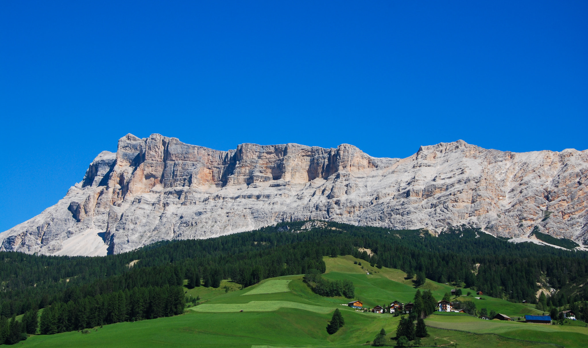 Nikon D40X + Nikon AF-S DX Nikkor 18-105mm F3.5-5.6G ED VR sample photo. Heights of dolomites photography