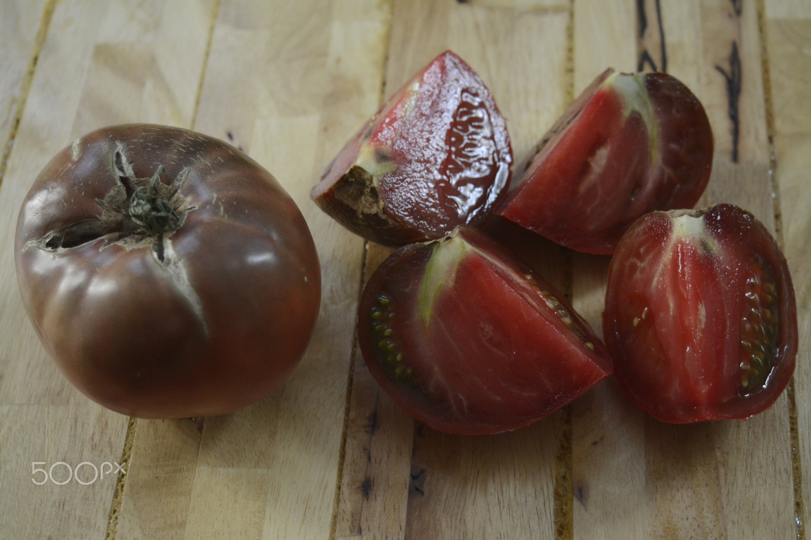 Sigma 28-90mm F3.5-5.6 Macro sample photo. Purple heirloom tomatoes photography