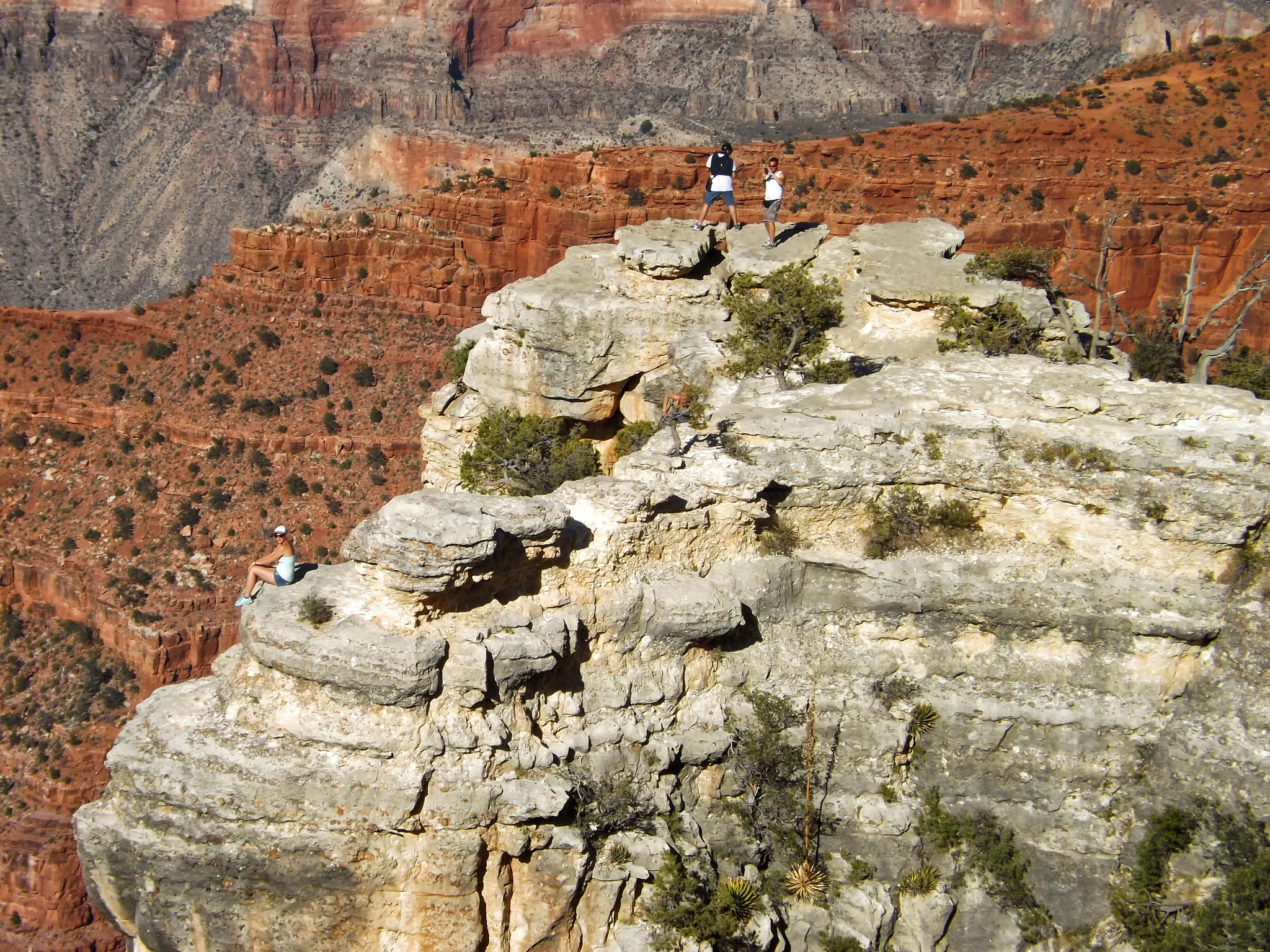 Fujifilm FinePix SL240 sample photo. Tourists at the grand canyon photography