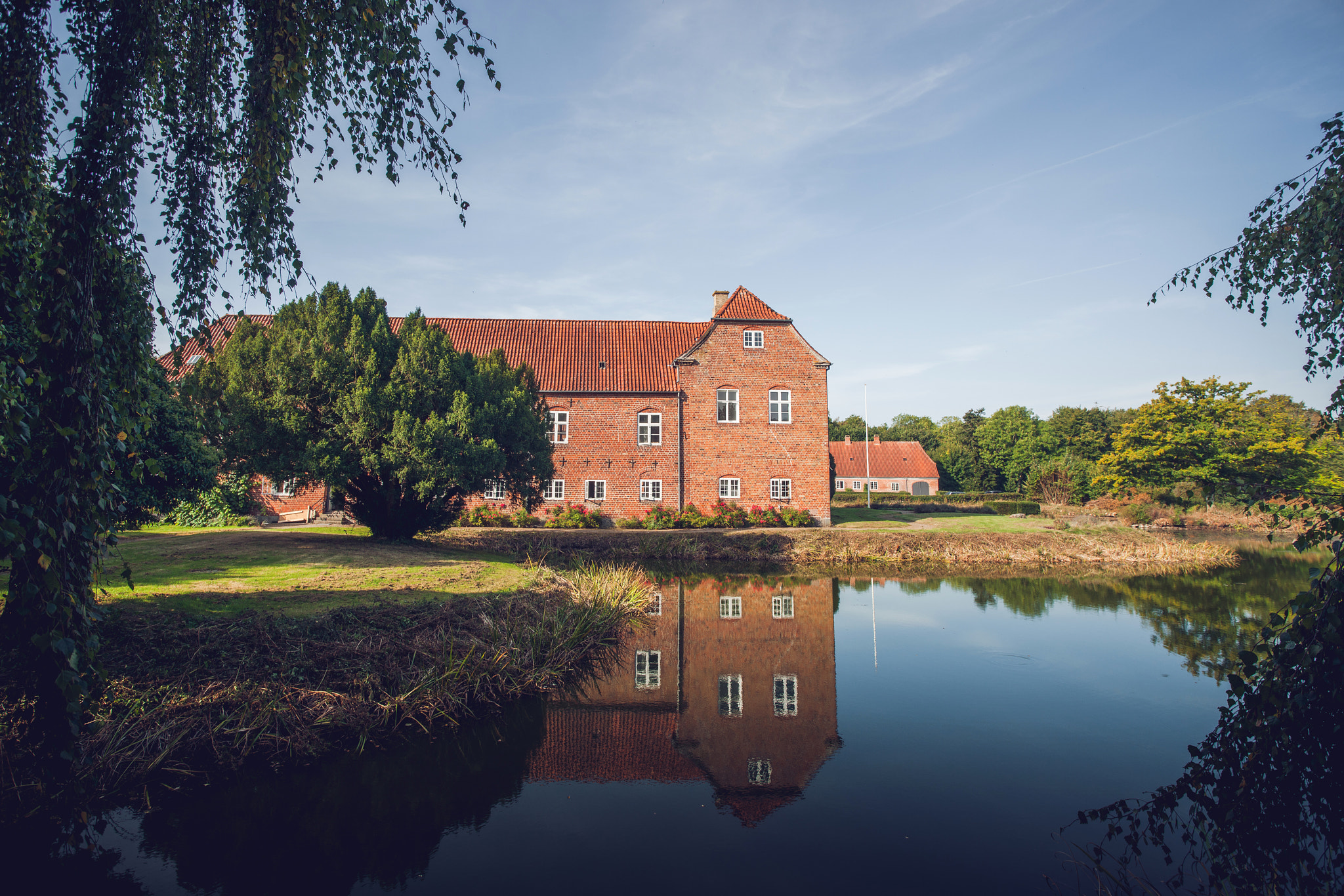 Sony Alpha DSLR-A900 sample photo. Red castle near a lake photography