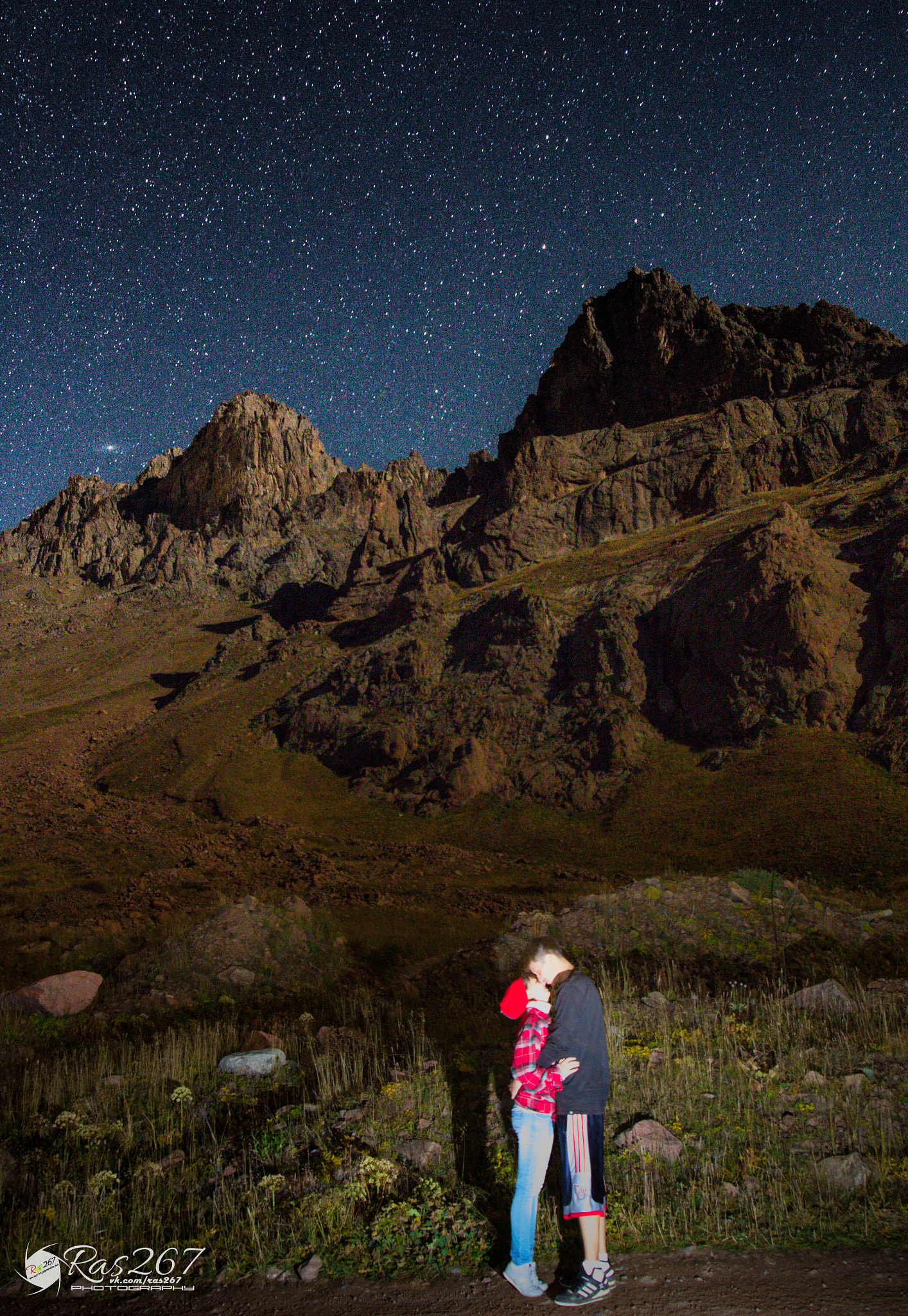 Sigma 17-35mm f/2.8-4 EX DG Aspherical HSM sample photo. Couple under the stars photography