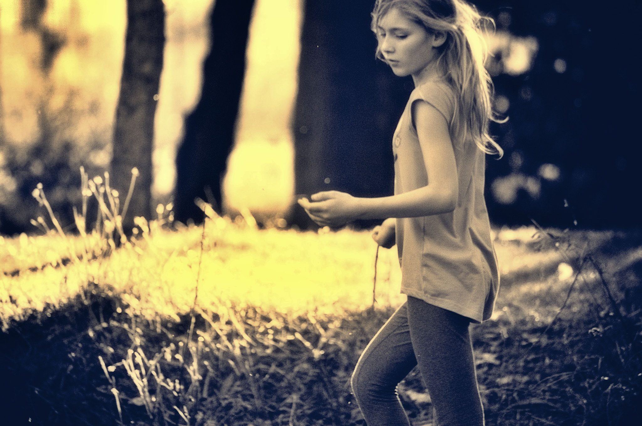 Sony 75-300mm F4.5-5.6 sample photo. Walk in memories photography
