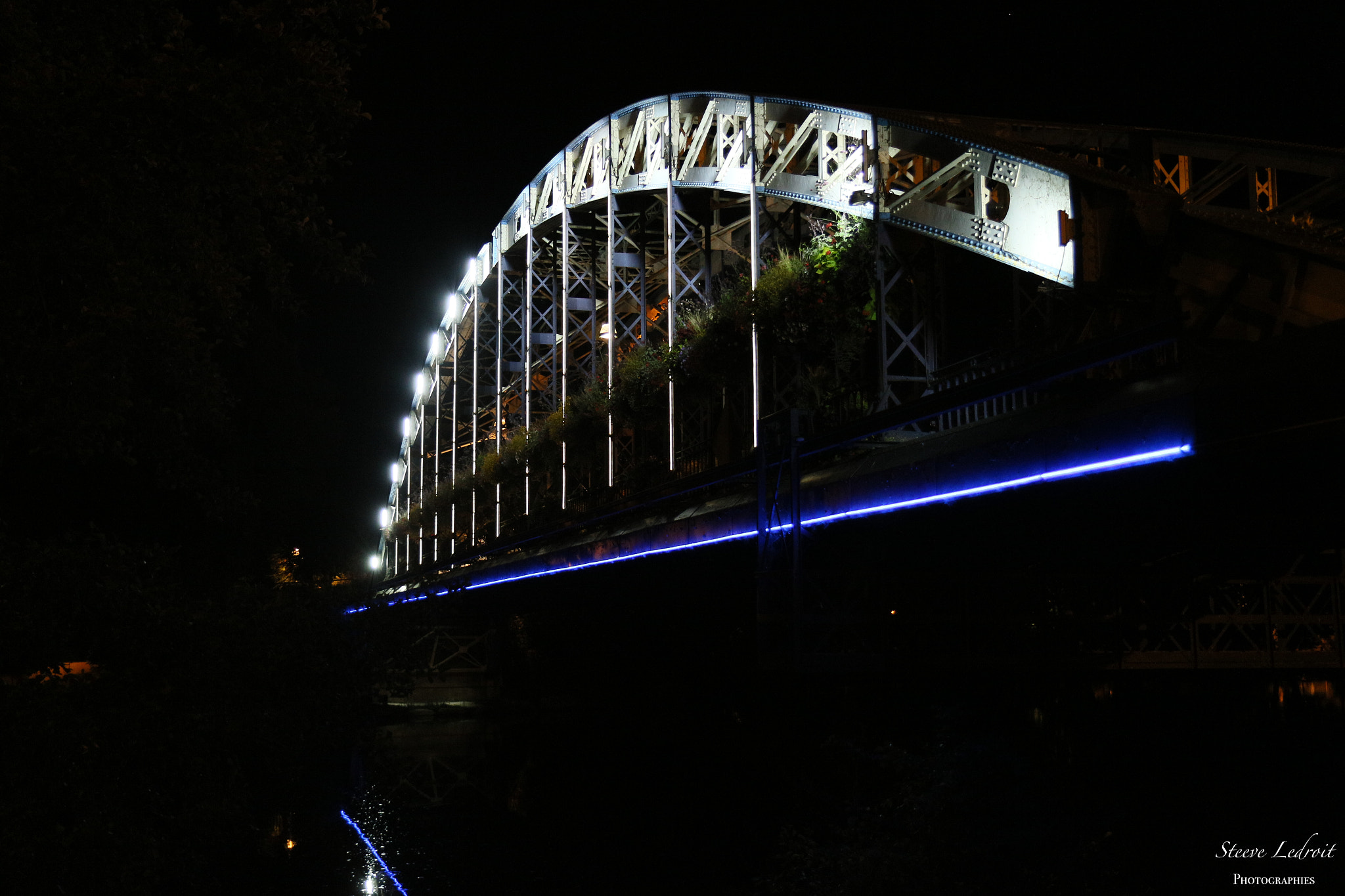 Canon EF-S 17-55mm F2.8 IS USM sample photo. Le pont eiffel de monéteau de nuit photography