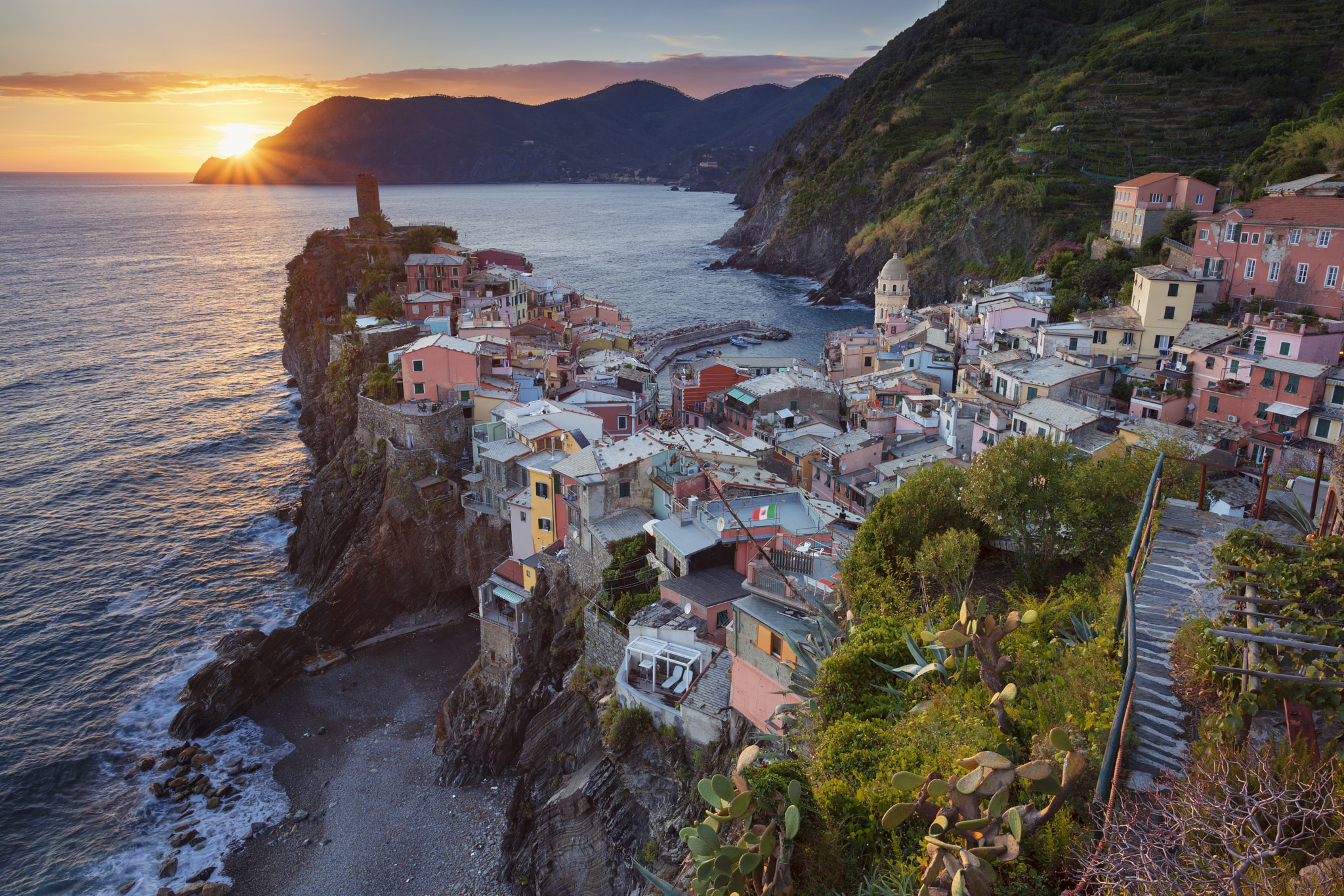 Canon EOS 5DS R sample photo. Vernazza sunset. photography