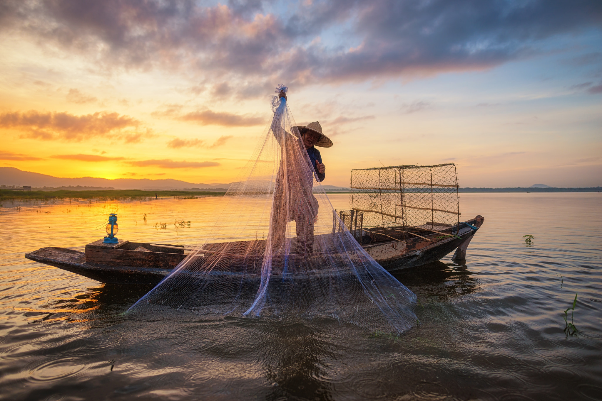 Nikon D800E + Nikon AF-S Nikkor 20mm F1.8G ED sample photo. Fisherman in morning photography