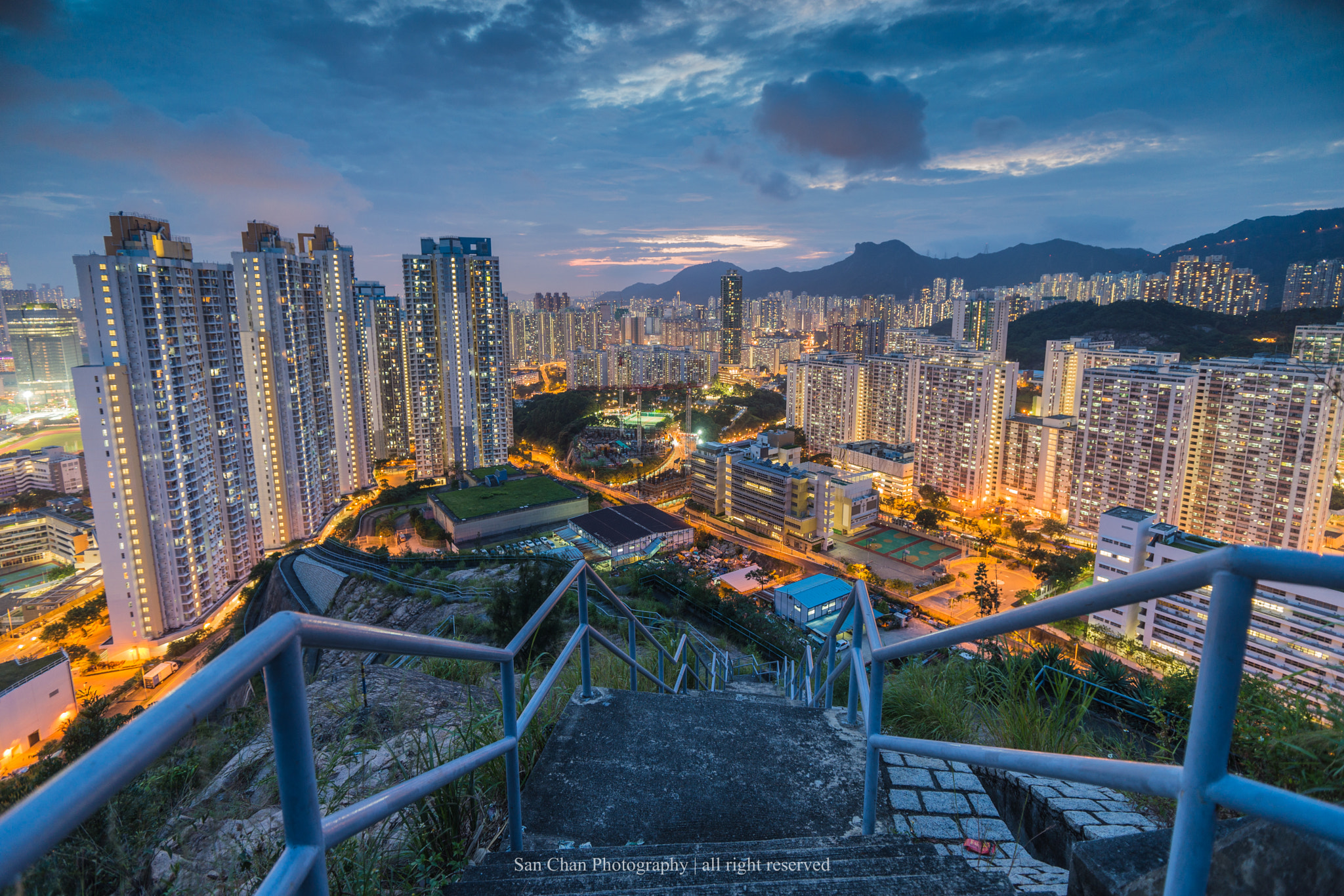Sony Vario-Sonnar T* 16-35mm F2.8 ZA SSM II sample photo. Overlook the city photography