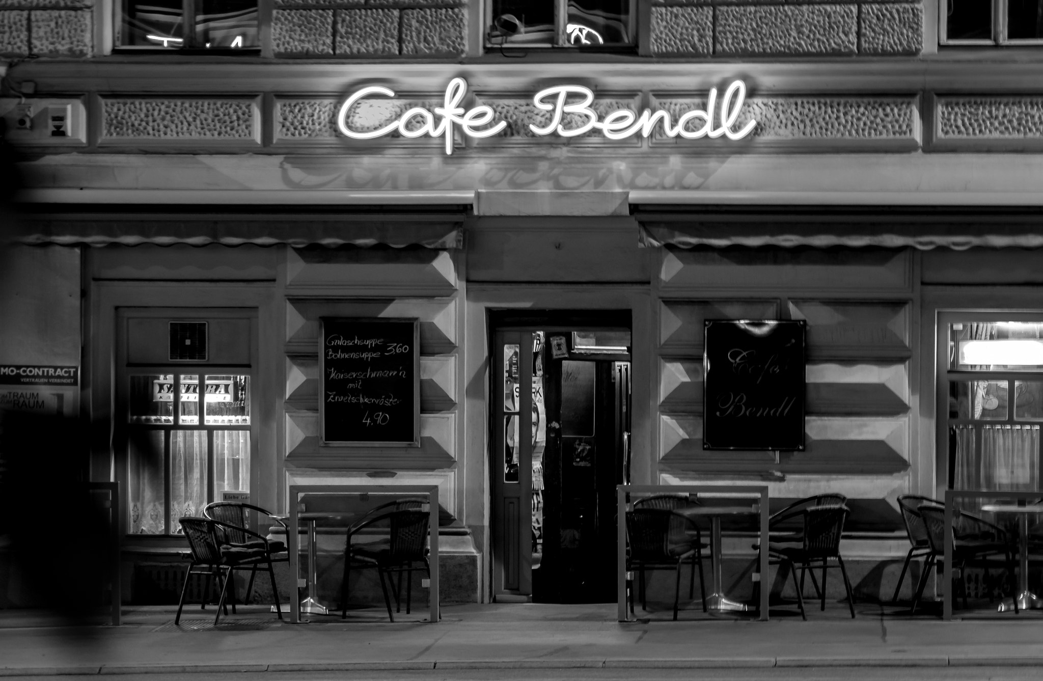 Panasonic Lumix DMC-GX85 (Lumix DMC-GX80 / Lumix DMC-GX7 Mark II) sample photo. Cafe bendl - the vienna legend photography